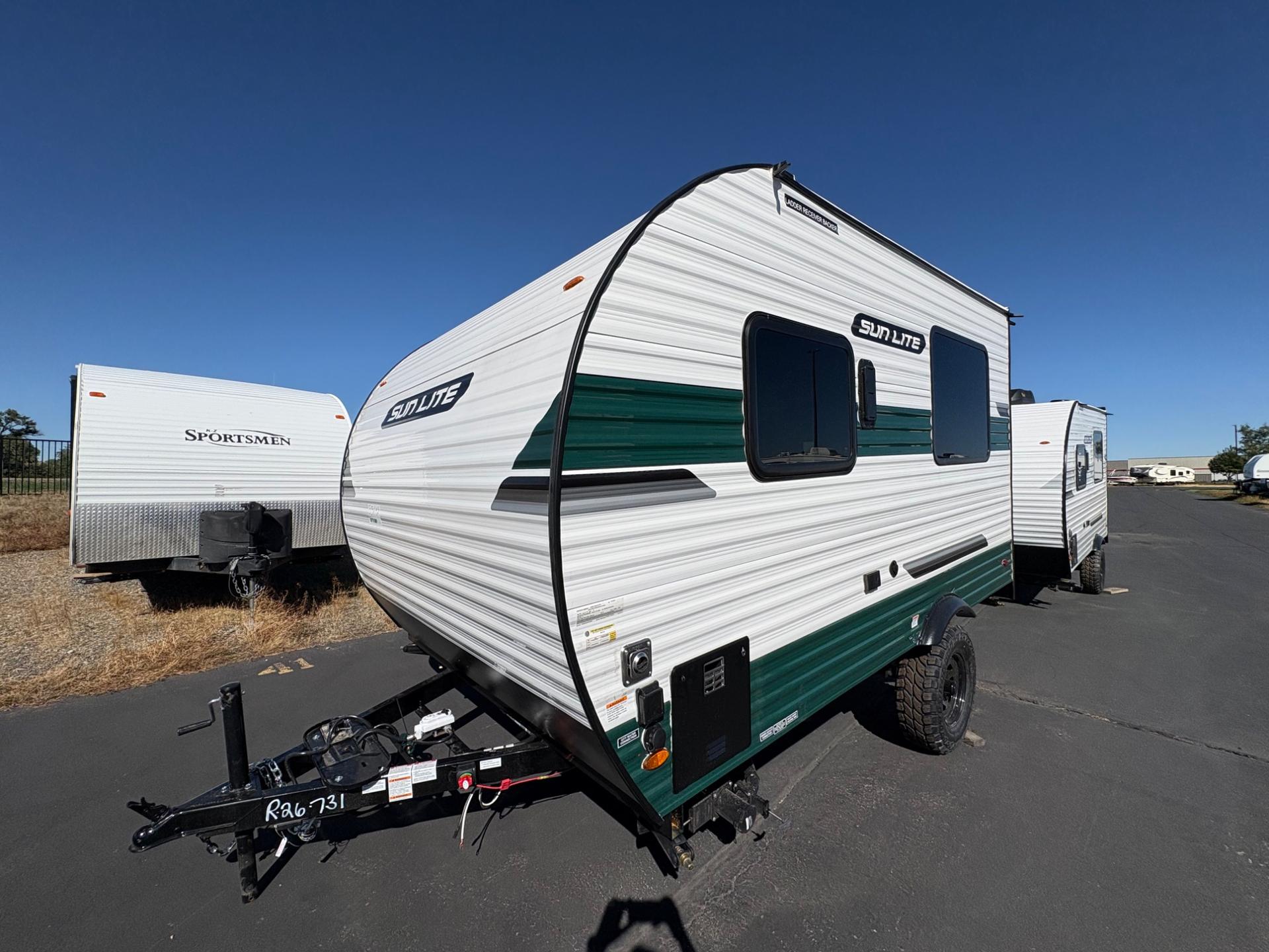 2027 Sunset Park & RV 2027 Sunset Park & RV Sunlite - image 1