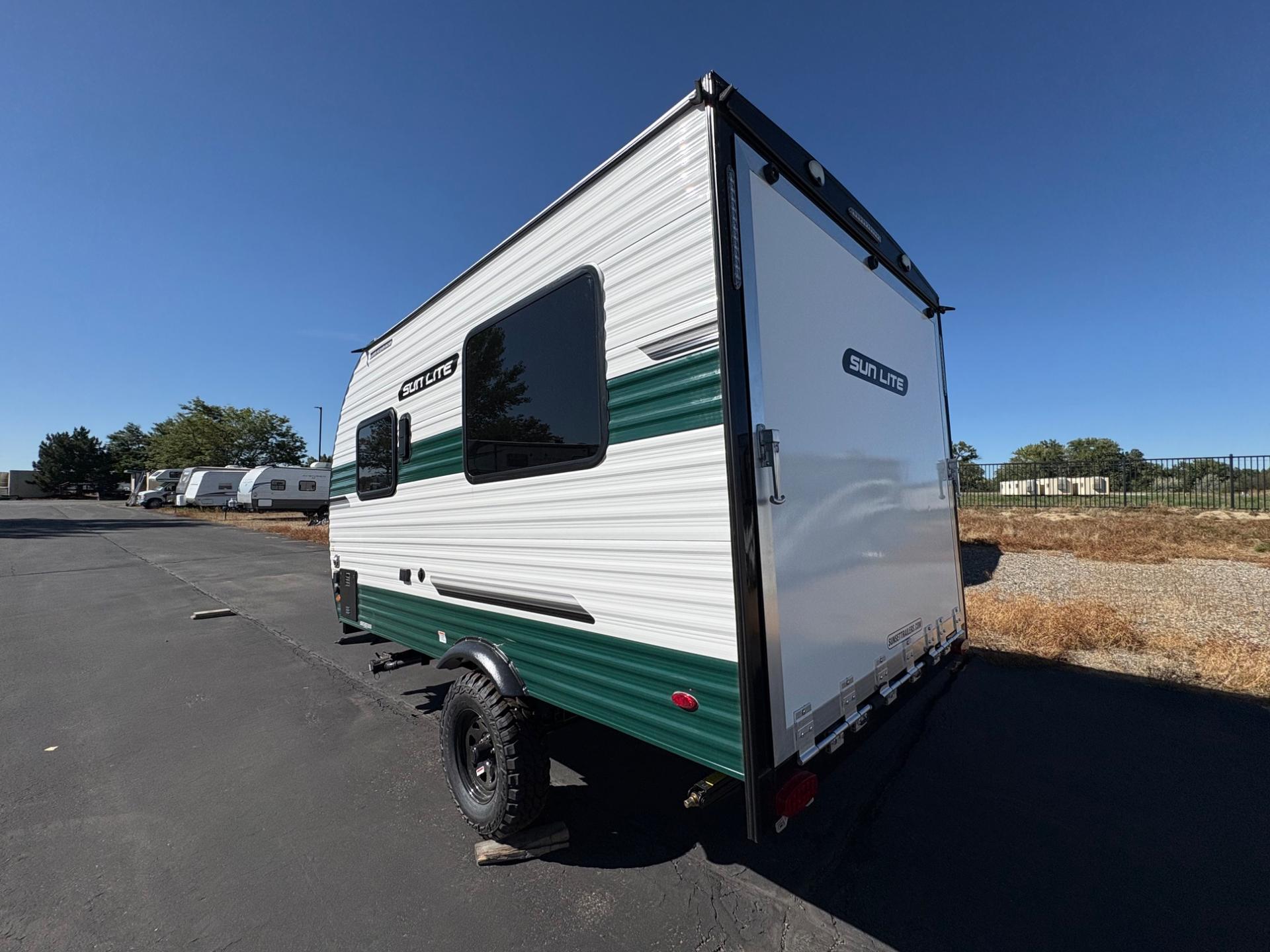 2027 Sunset Park & RV 2027 Sunset Park & RV Sunlite - thumbnail 2