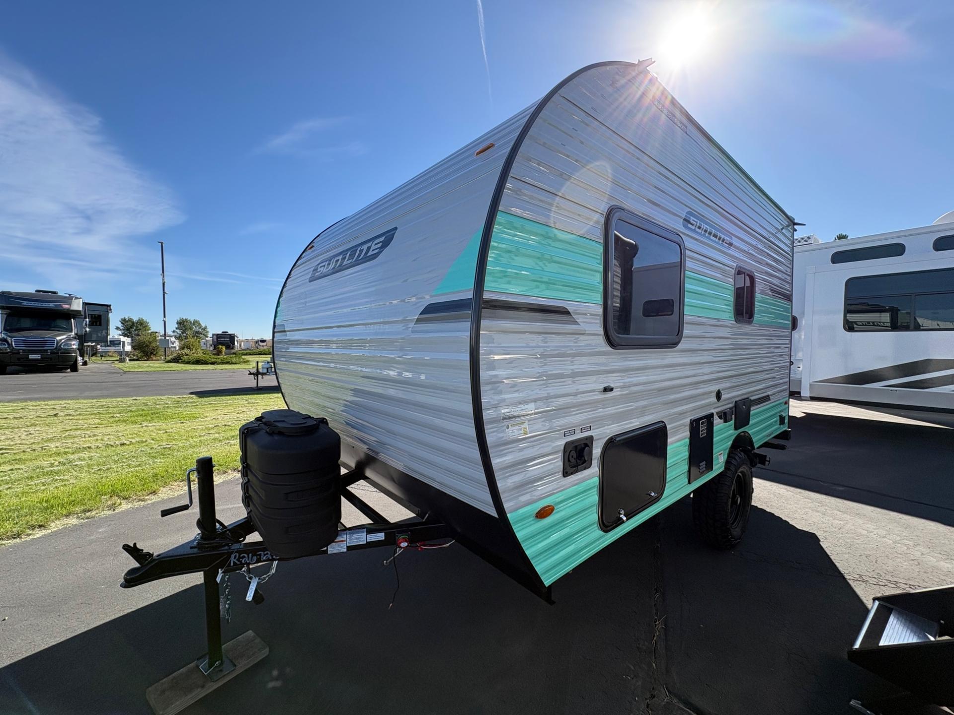 2027 Sunset Park & RV 2027 Sunset Park & RV Sunlite - thumbnail 2