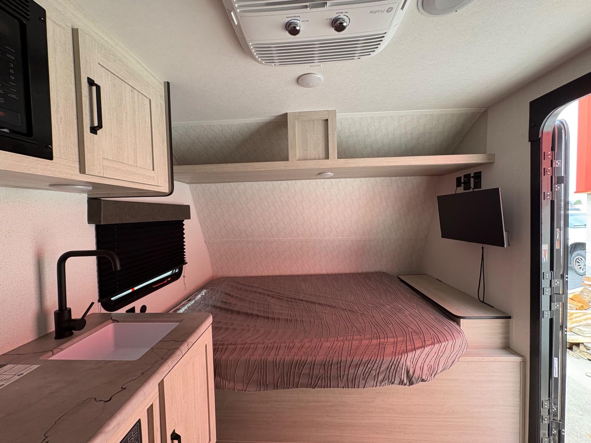 2025 Palomino 2025 Palomino Puma Camping Edition - thumbnail 23
