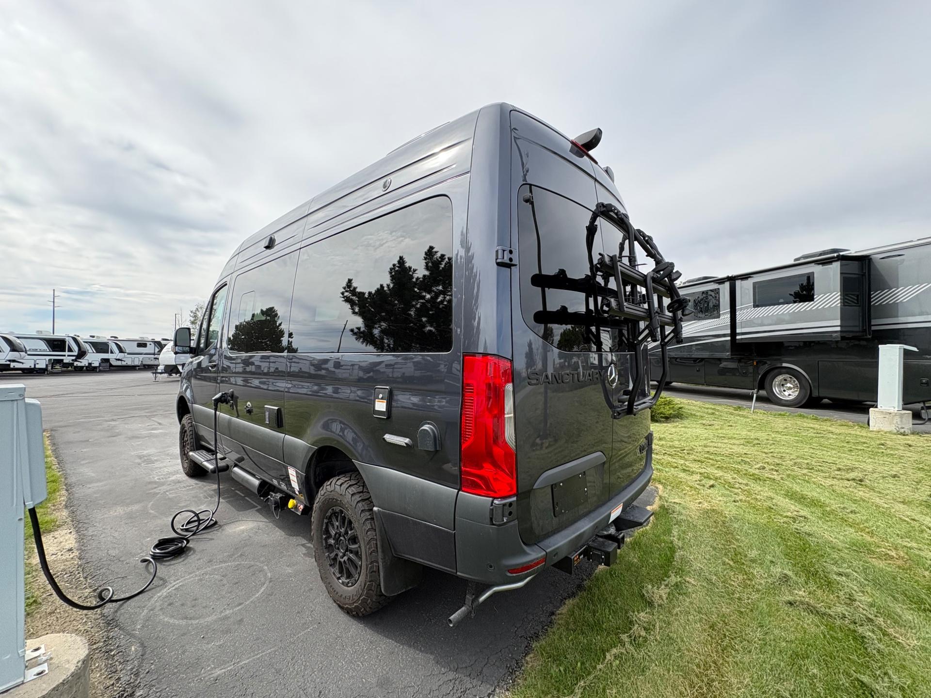 2027 Thor Motor Coach 2027 Thor Motor Coach Sanctuary - thumbnail 3