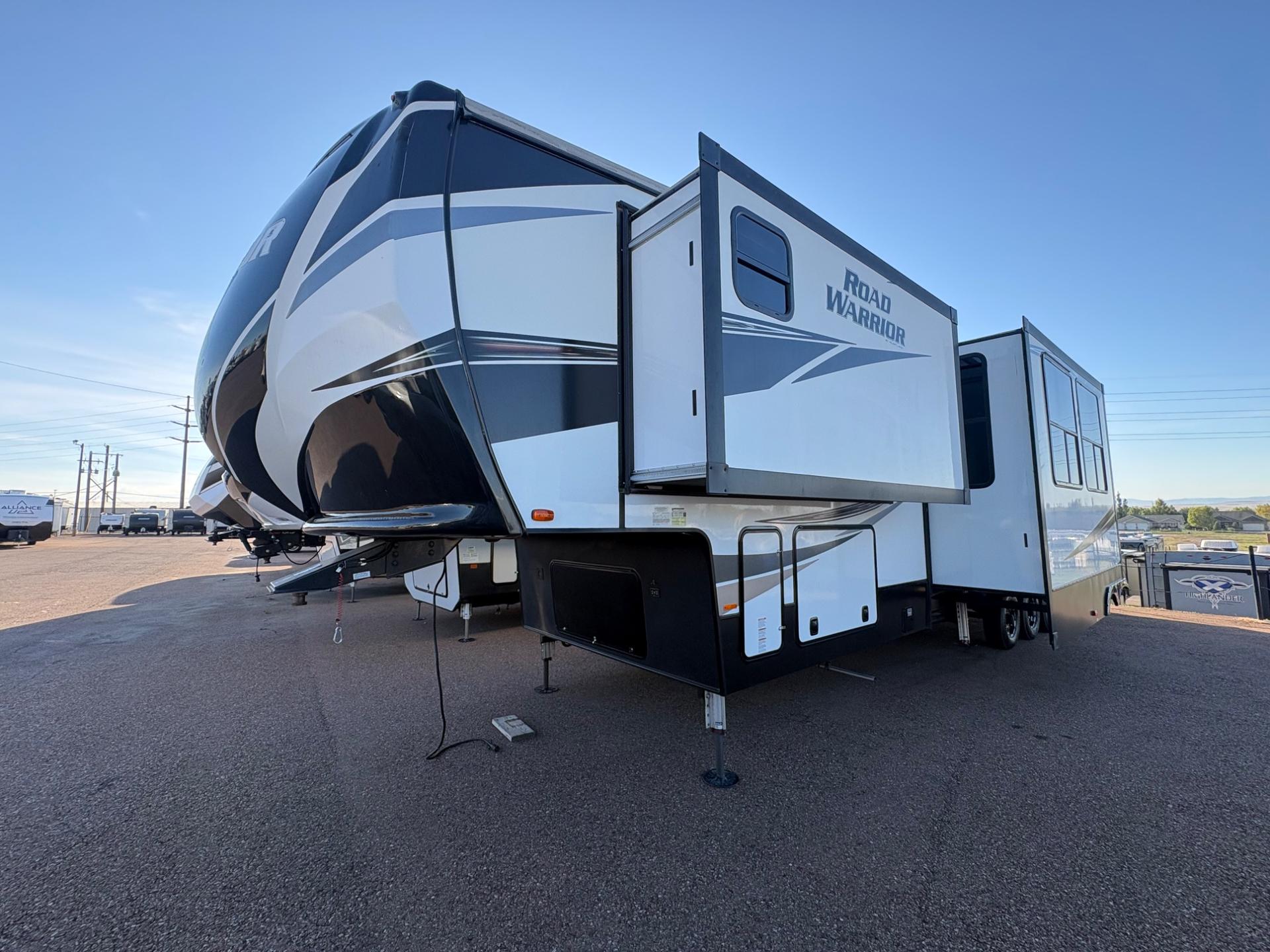 2020 Heartland Road Warrior 413RW