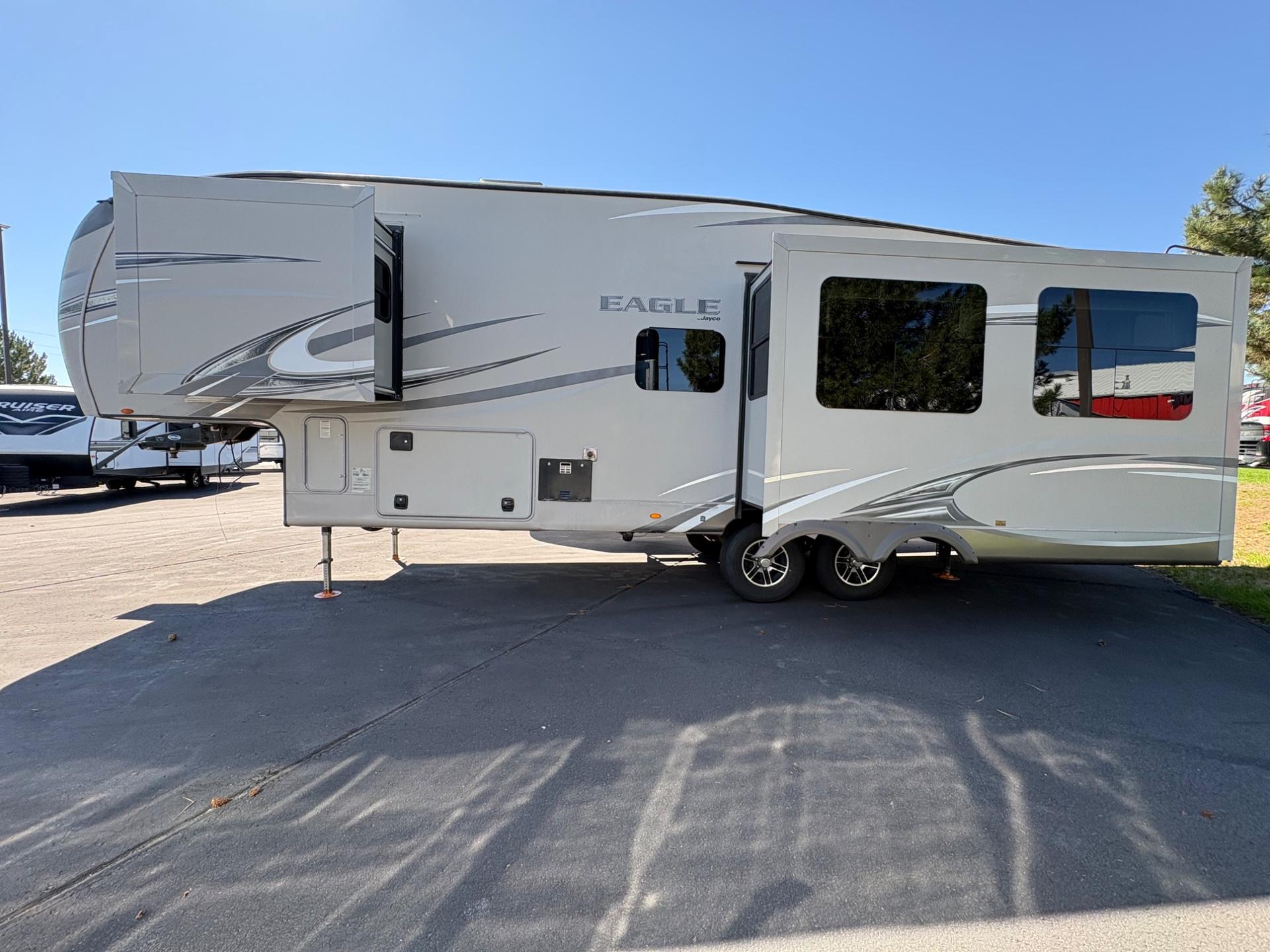 2017 Jayco 2017 Jayco Eagle - thumbnail 3