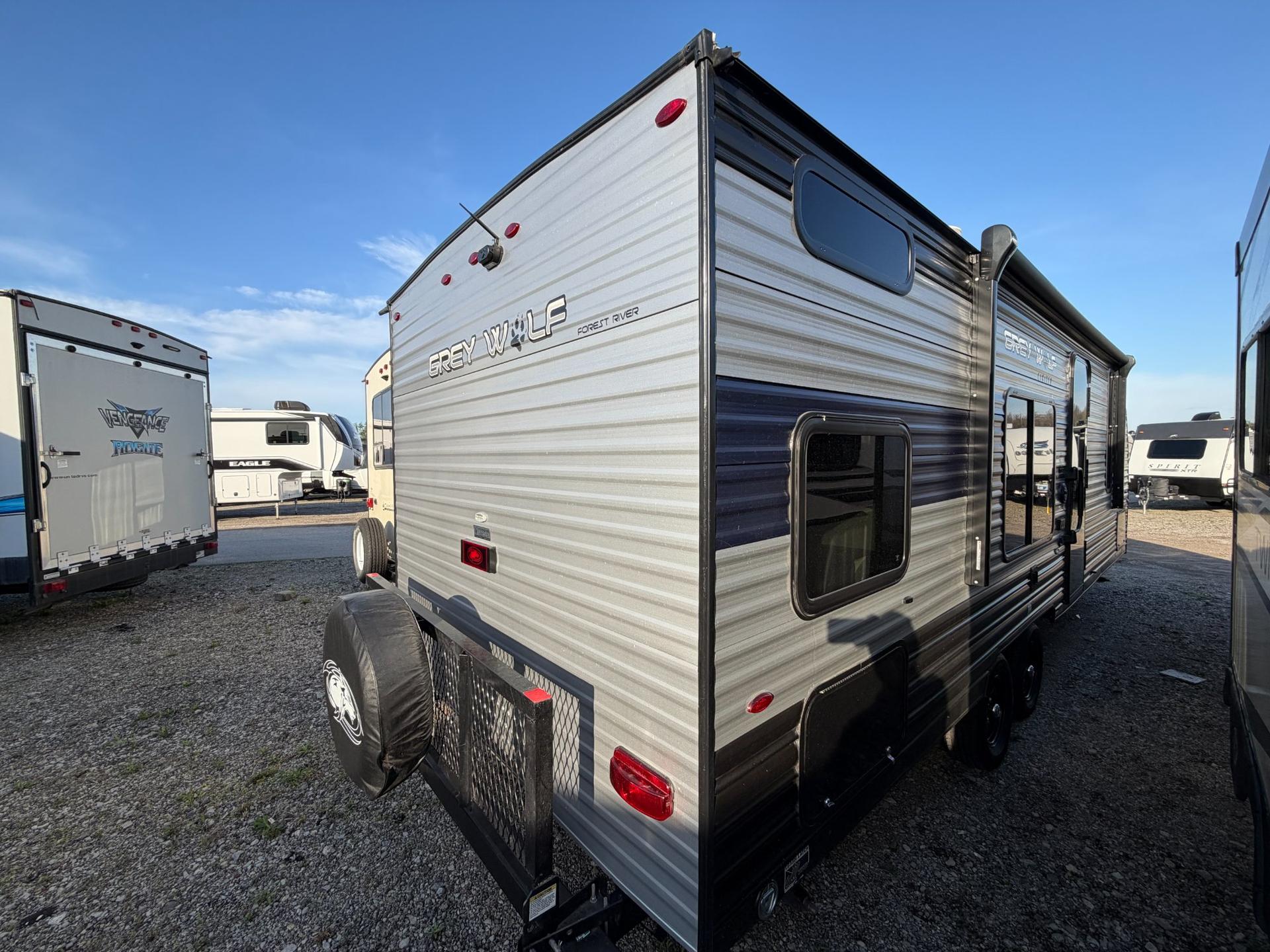 2022 Forest River 2022 Forest River Cherokee Grey Wolf - thumbnail 5