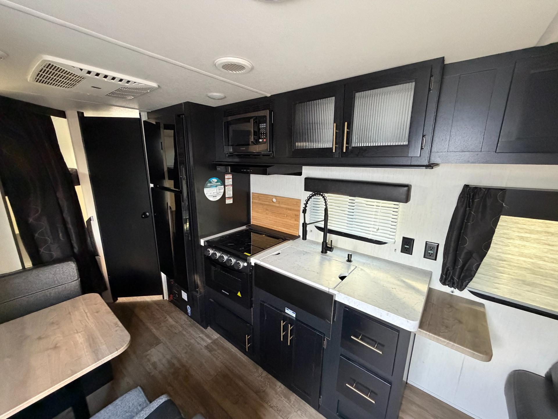 2022 Forest River 2022 Forest River Cherokee Grey Wolf - thumbnail 12