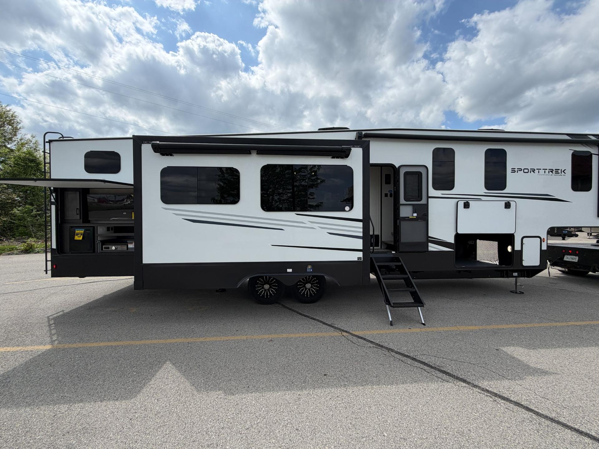 2026 Venture RV 2026 Venture RV SportTrek Touring Edition - thumbnail 6