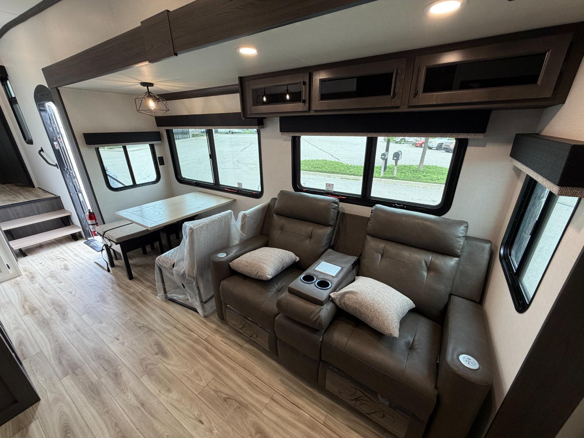 2026 Venture RV 2026 Venture RV SportTrek Touring Edition - thumbnail 13