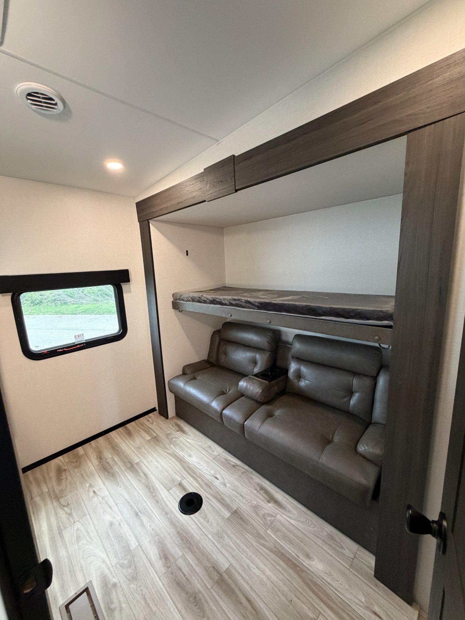 2026 Venture RV 2026 Venture RV SportTrek Touring Edition - thumbnail 17