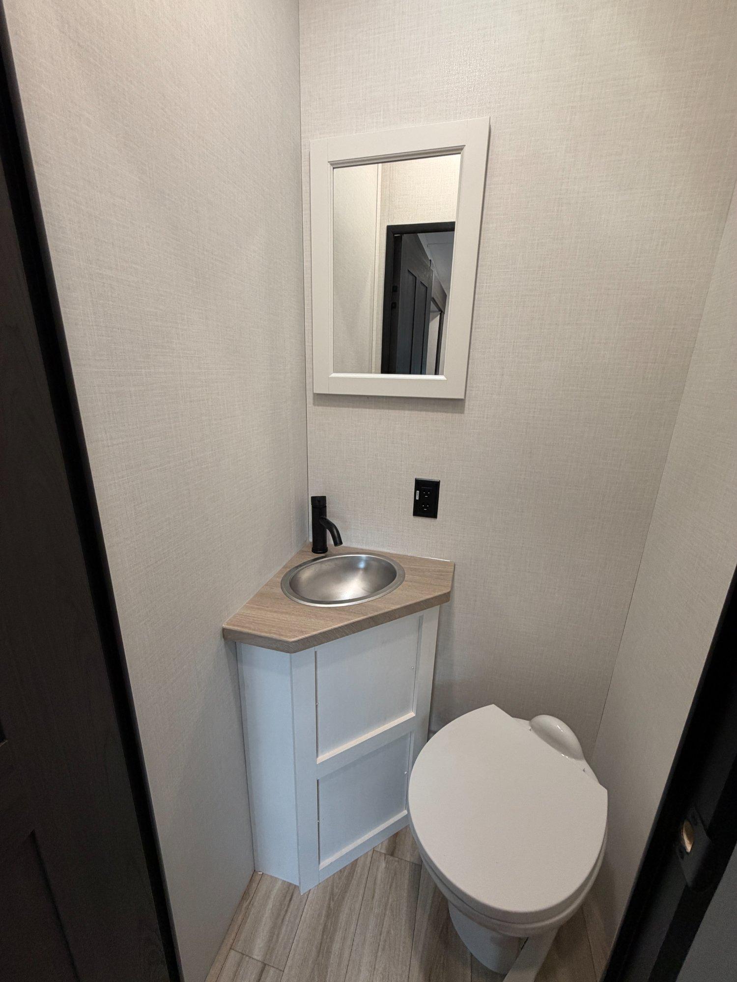 2026 Venture RV 2026 Venture RV SportTrek Touring Edition - thumbnail 19