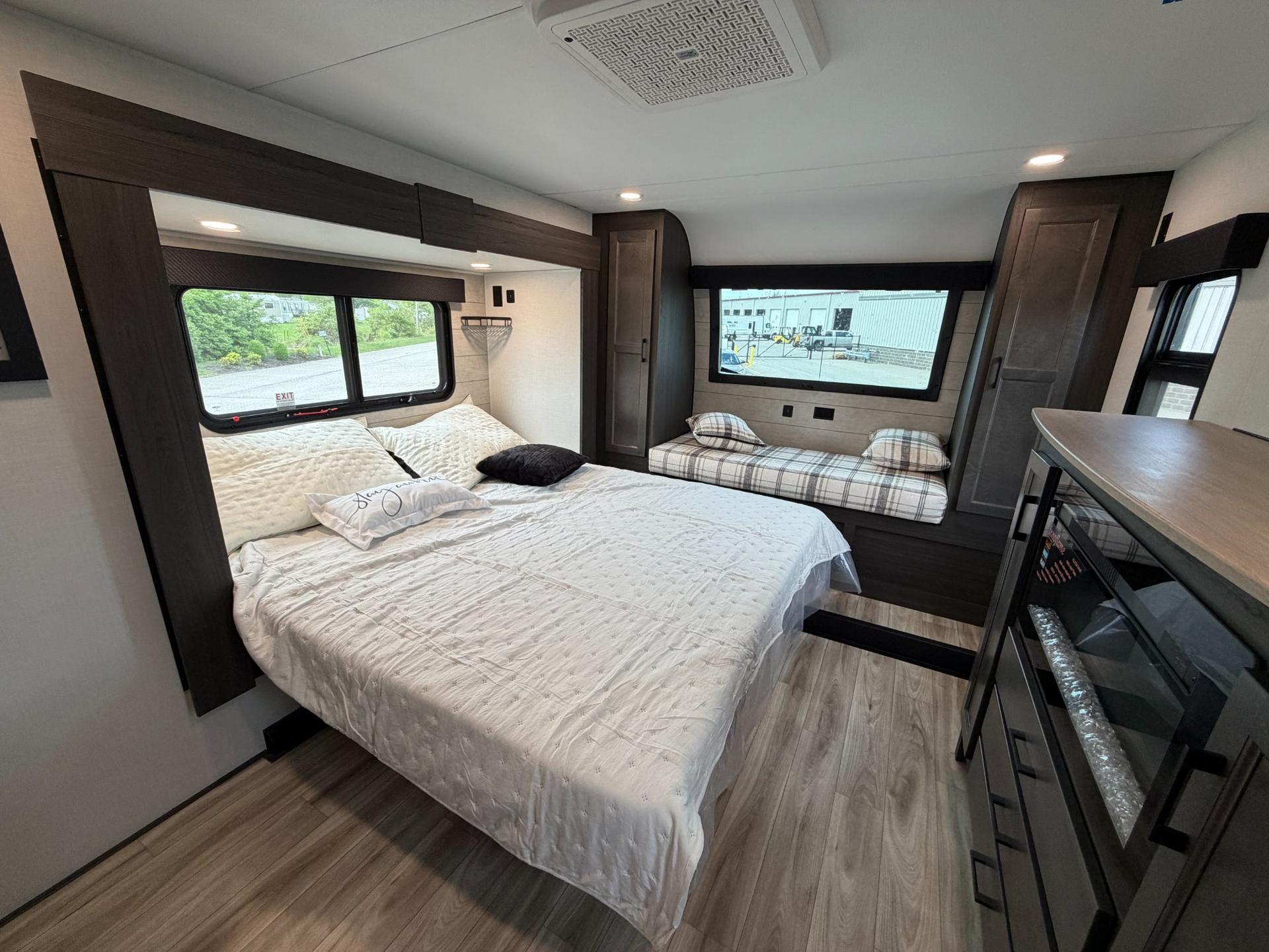 2026 Venture RV 2026 Venture RV SportTrek Touring Edition - thumbnail 22