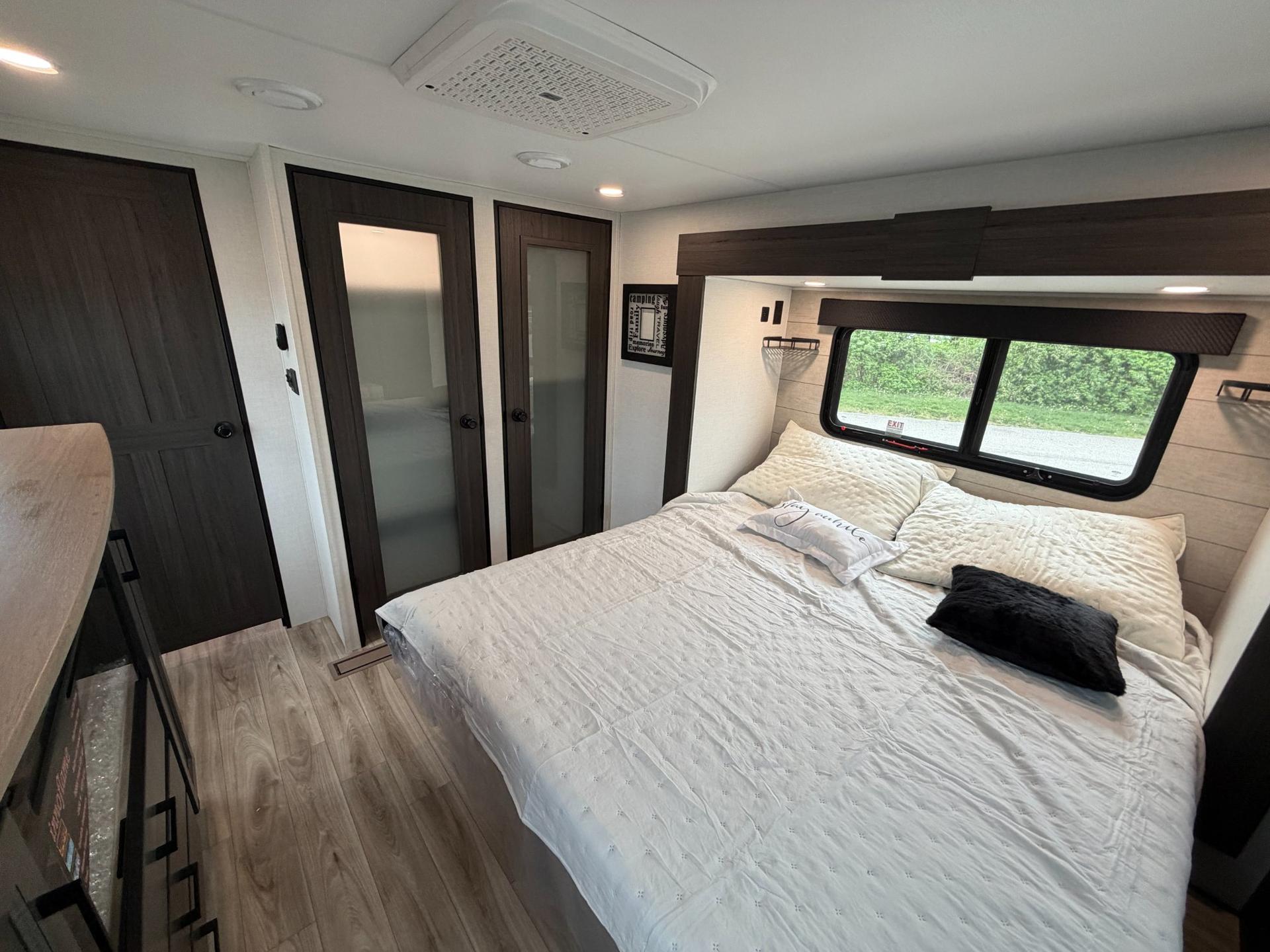 2026 Venture RV 2026 Venture RV SportTrek Touring Edition - thumbnail 23