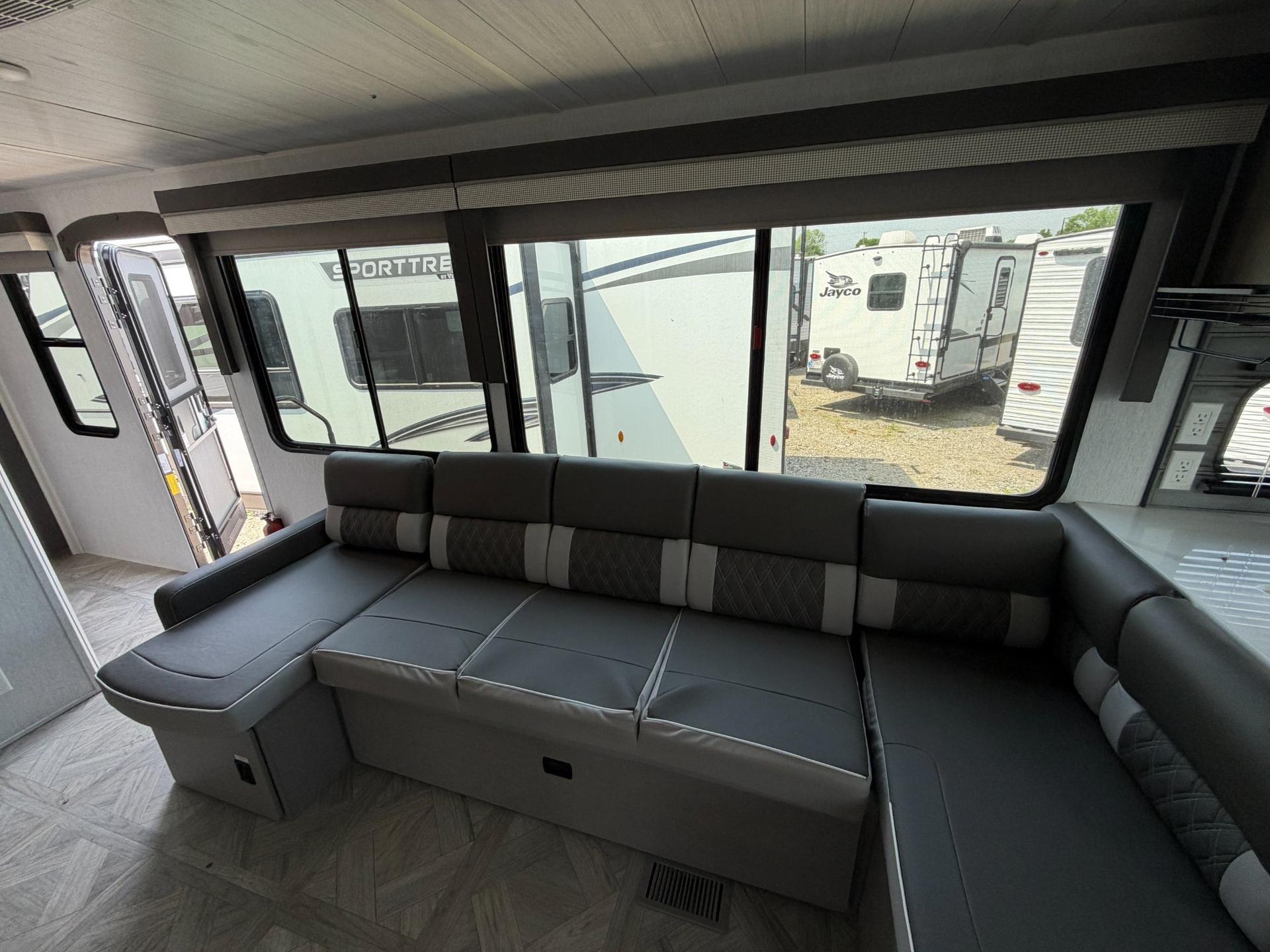 2024 Forest River 2024 Forest River Wildwood - thumbnail 12