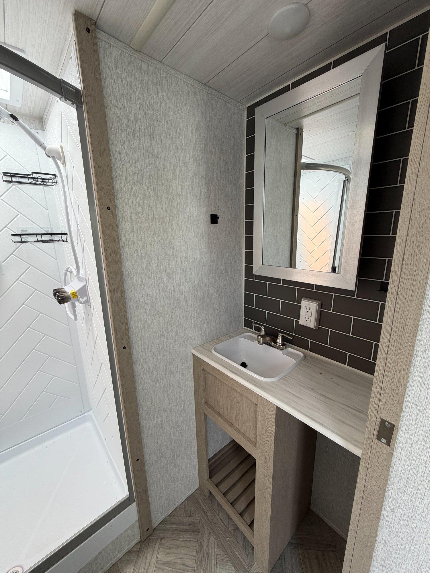 2024 Forest River 2024 Forest River Wildwood - thumbnail 17