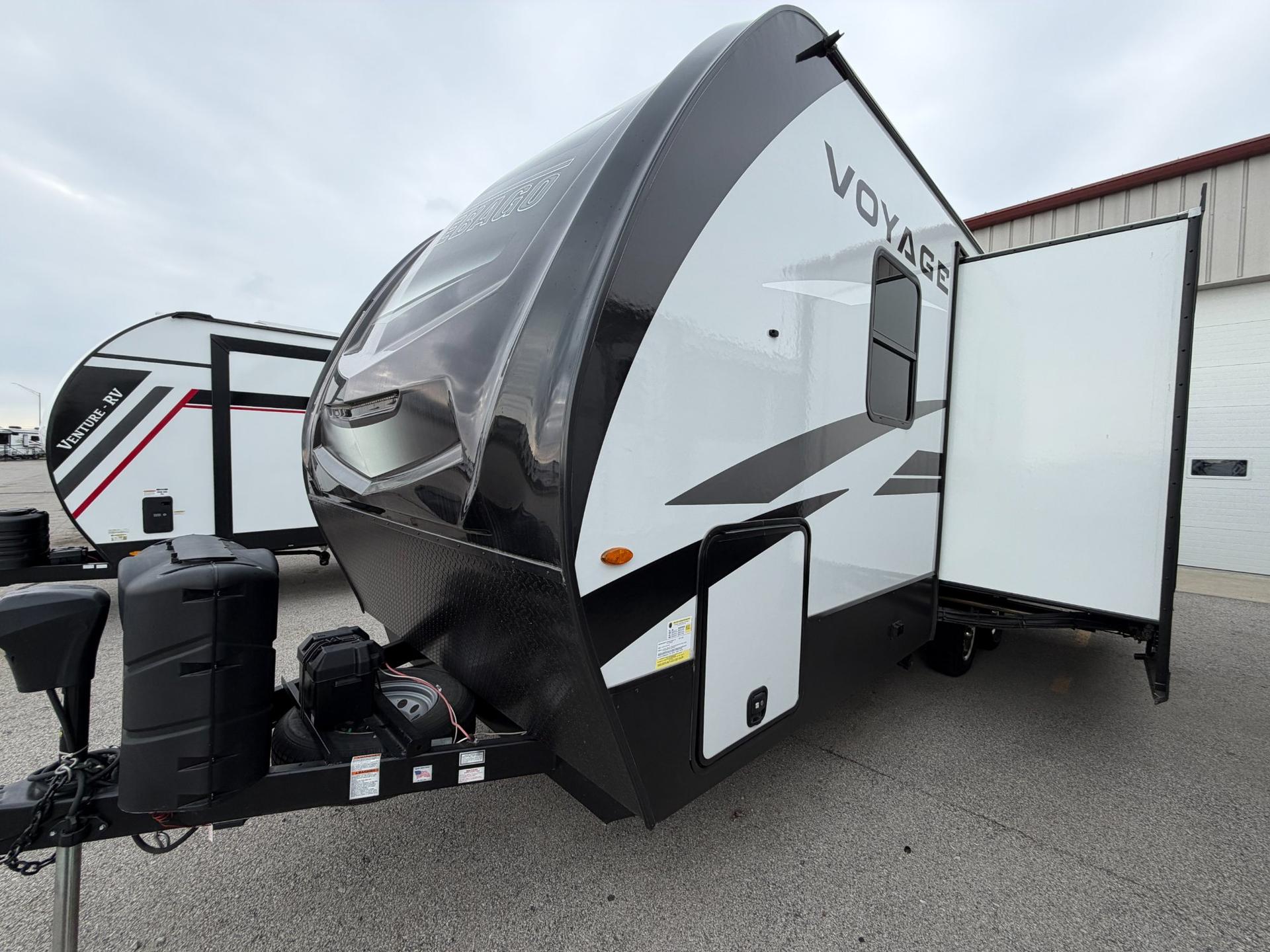 2022 Winnebago 2022 Winnebago Voyage - thumbnail 8