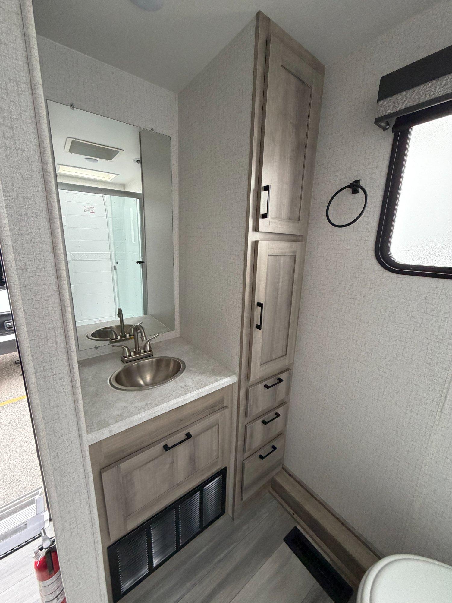 2022 Winnebago 2022 Winnebago Voyage - thumbnail 13