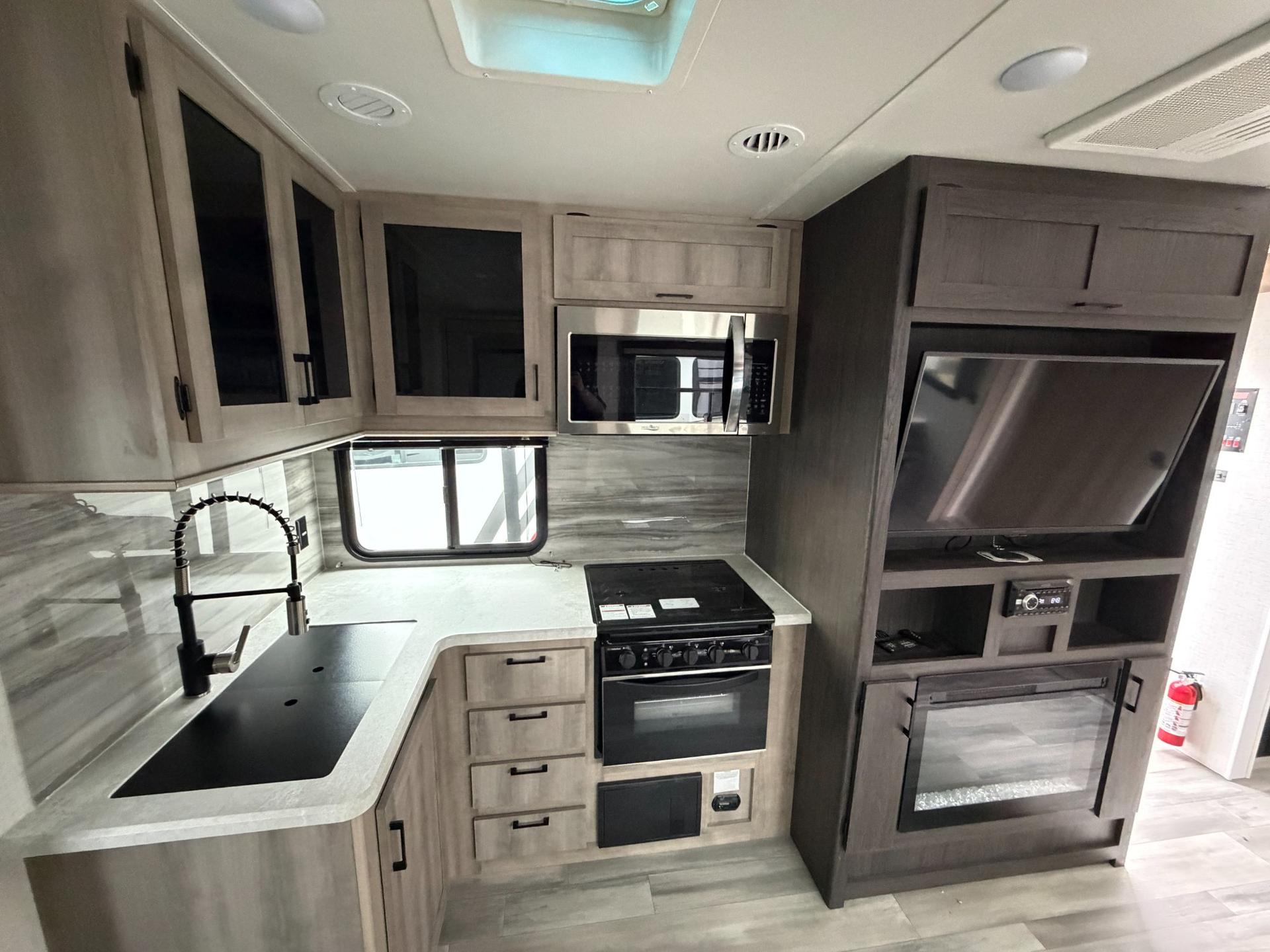 2022 Winnebago 2022 Winnebago Voyage - thumbnail 16