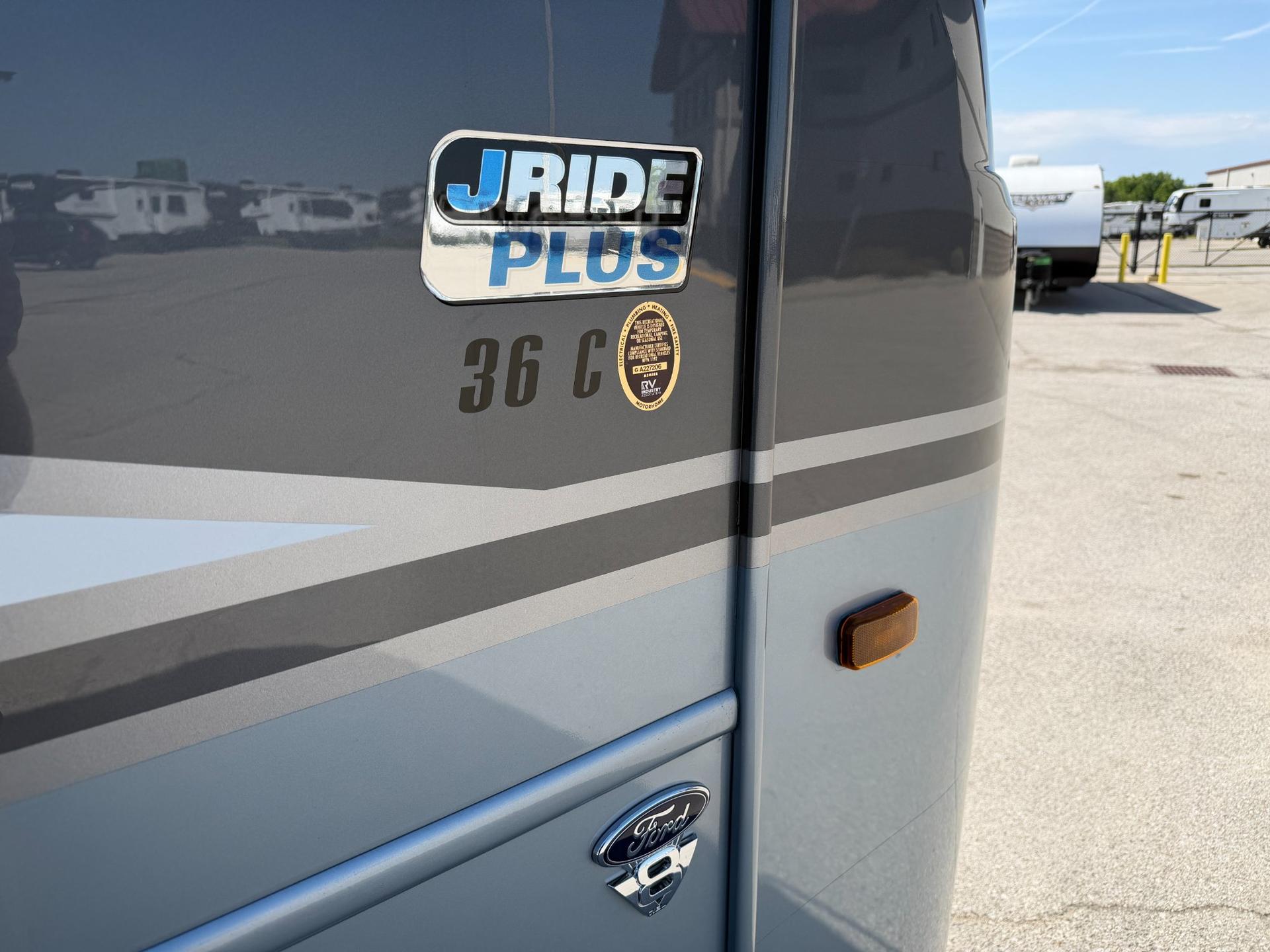 2027 Jayco 2027 Jayco Precept - thumbnail 3