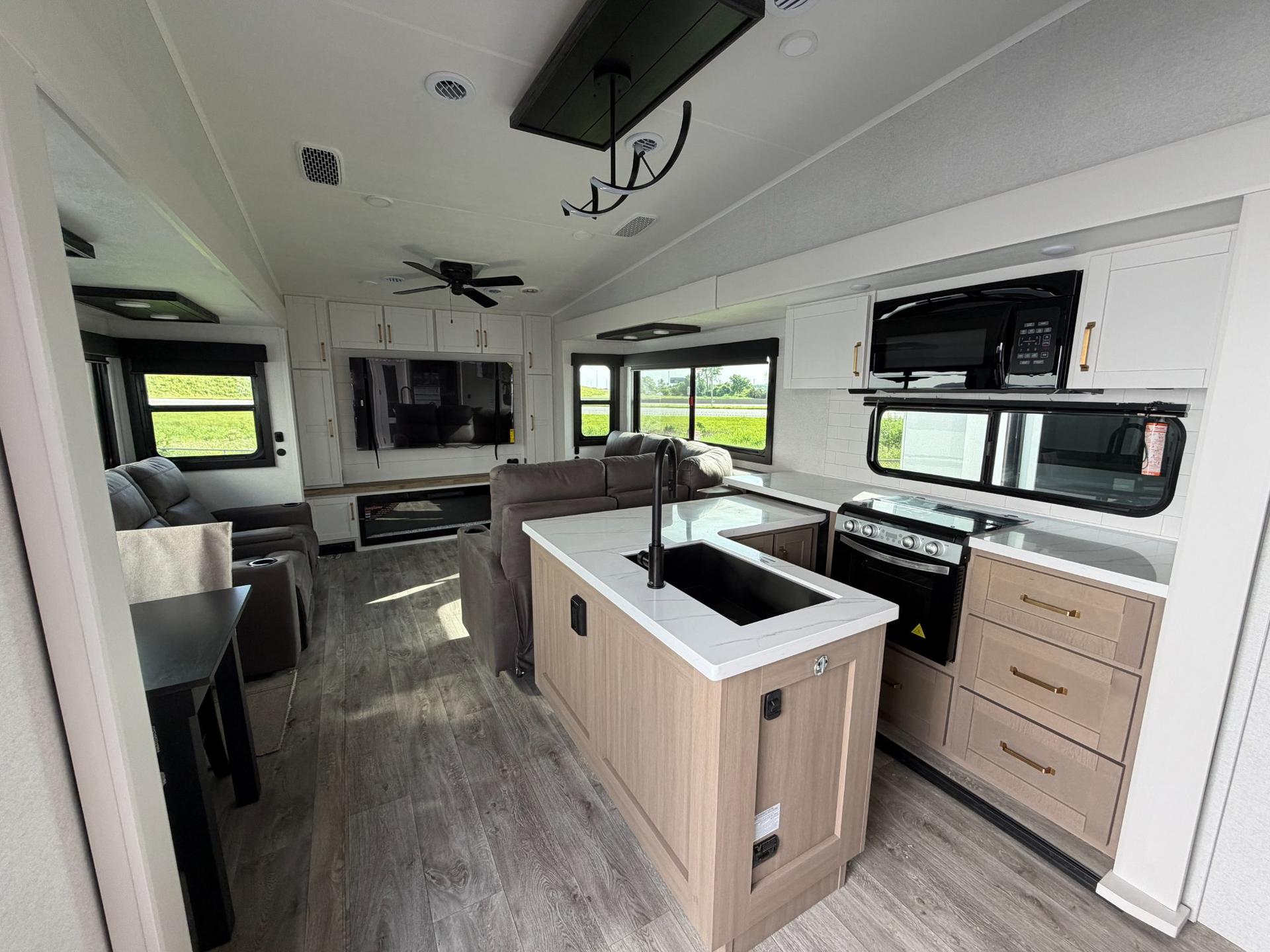 2027 Jayco 2027 Jayco Eagle - thumbnail 9
