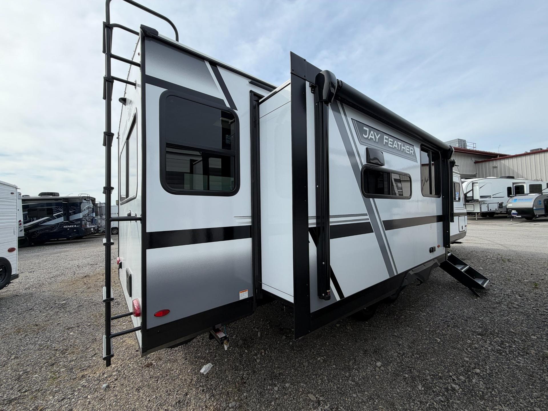 2027 Jayco 2027 Jayco Jay Feather - thumbnail 5
