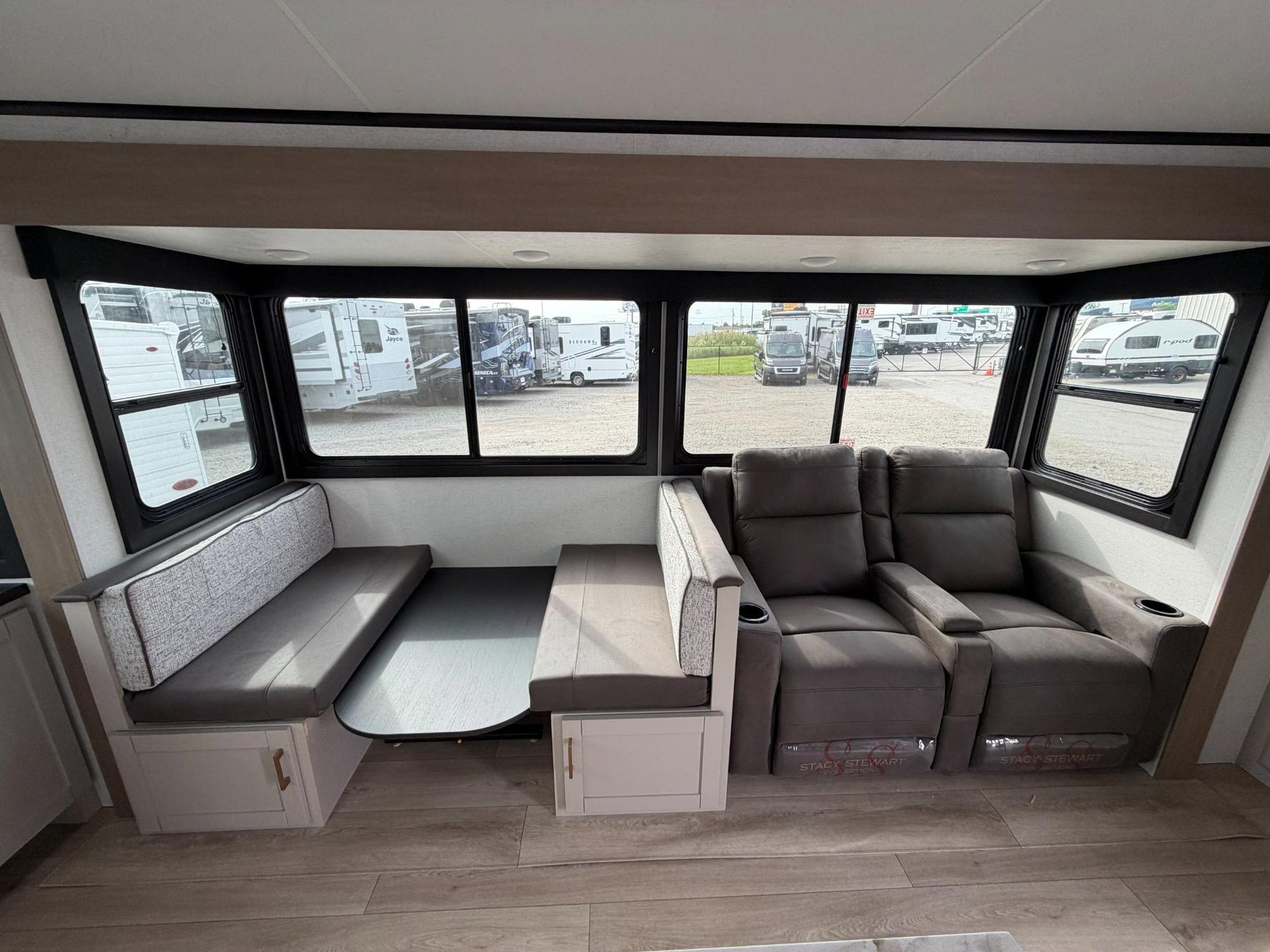 2027 Jayco 2027 Jayco Jay Feather - thumbnail 11