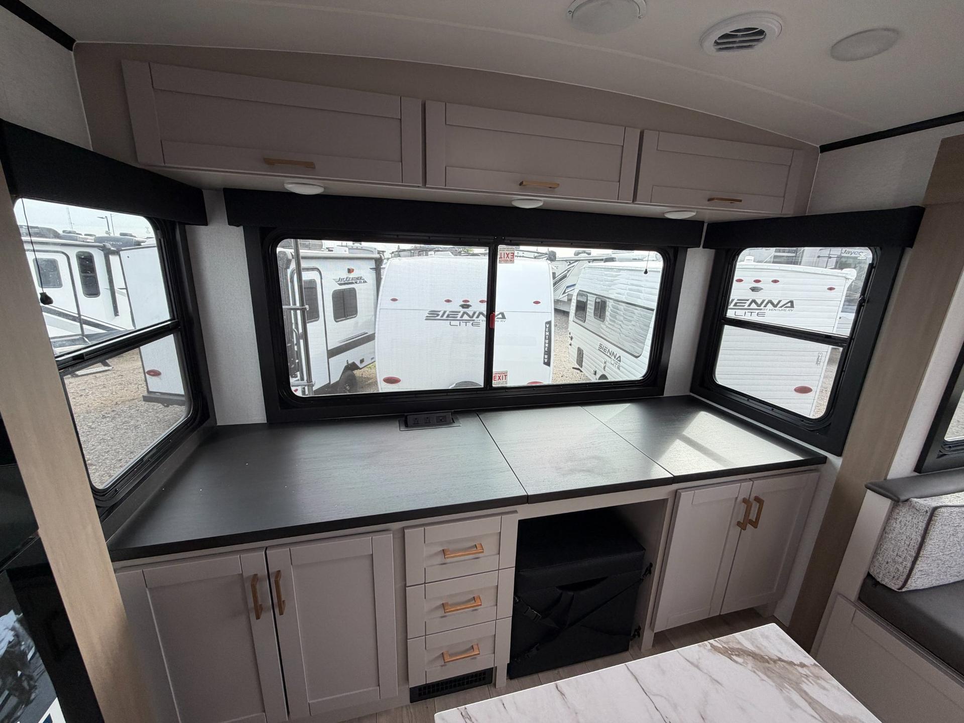 2027 Jayco 2027 Jayco Jay Feather - thumbnail 12