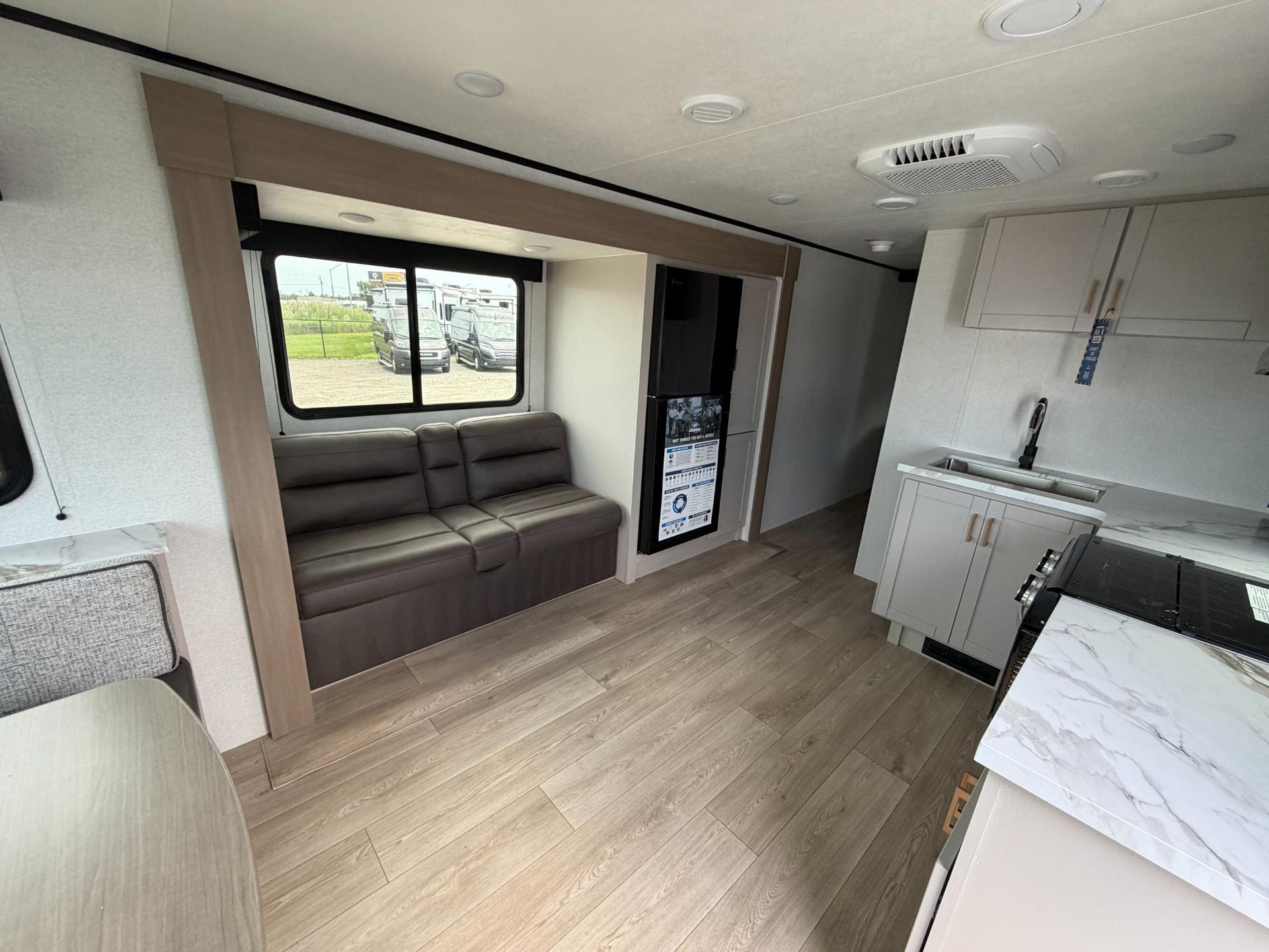 2027 Jayco 2027 Jayco Jay Feather SL - thumbnail 9