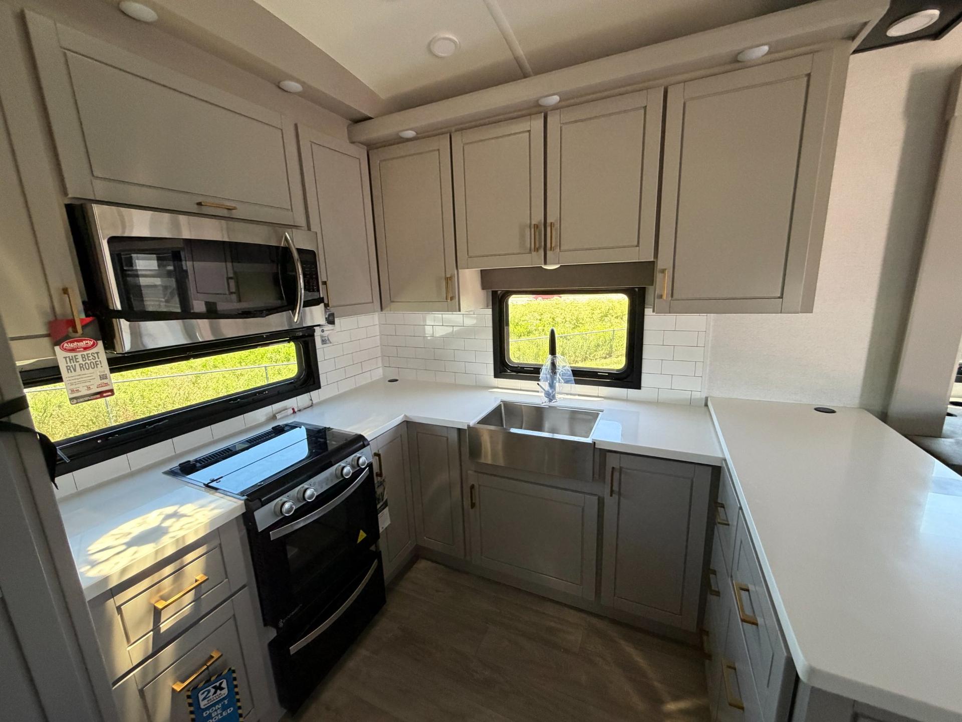 2027 Jayco 2027 Jayco North Point - thumbnail 10