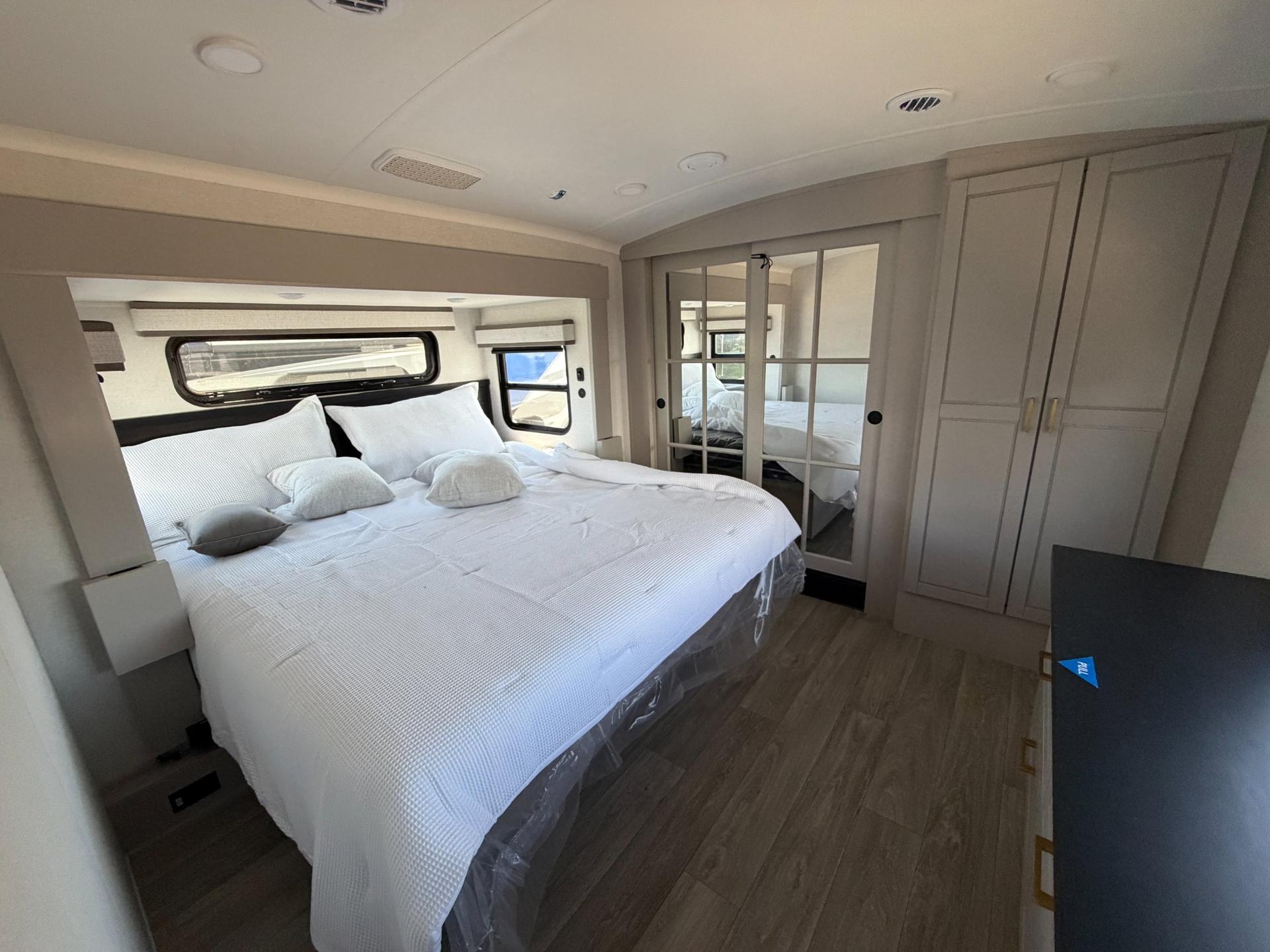 2027 Jayco 2027 Jayco North Point - thumbnail 16