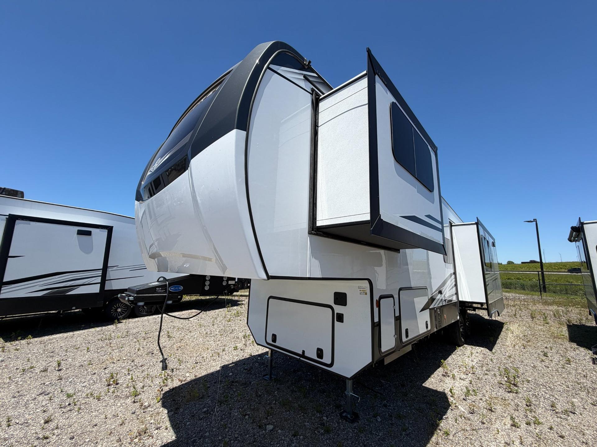 2027 Venture RV 2027 Venture RV SportTrek Touring Edition - thumbnail 9
