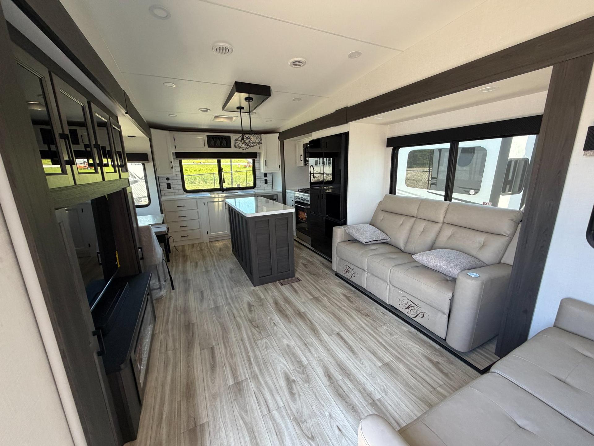 2027 Venture RV 2027 Venture RV SportTrek Touring Edition - thumbnail 10
