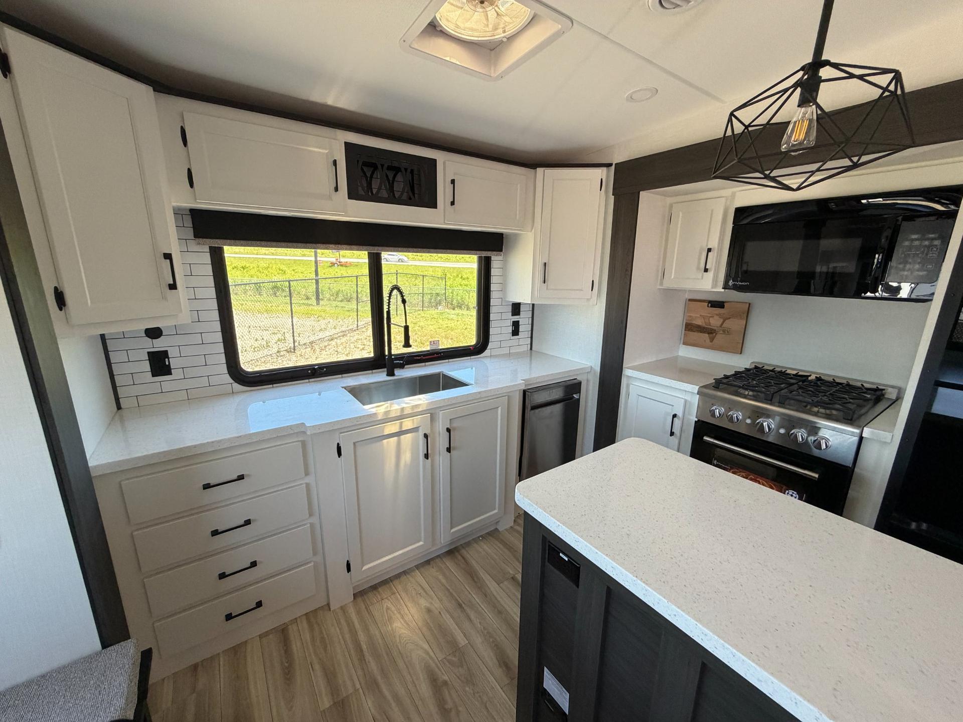2027 Venture RV 2027 Venture RV SportTrek Touring Edition - thumbnail 12