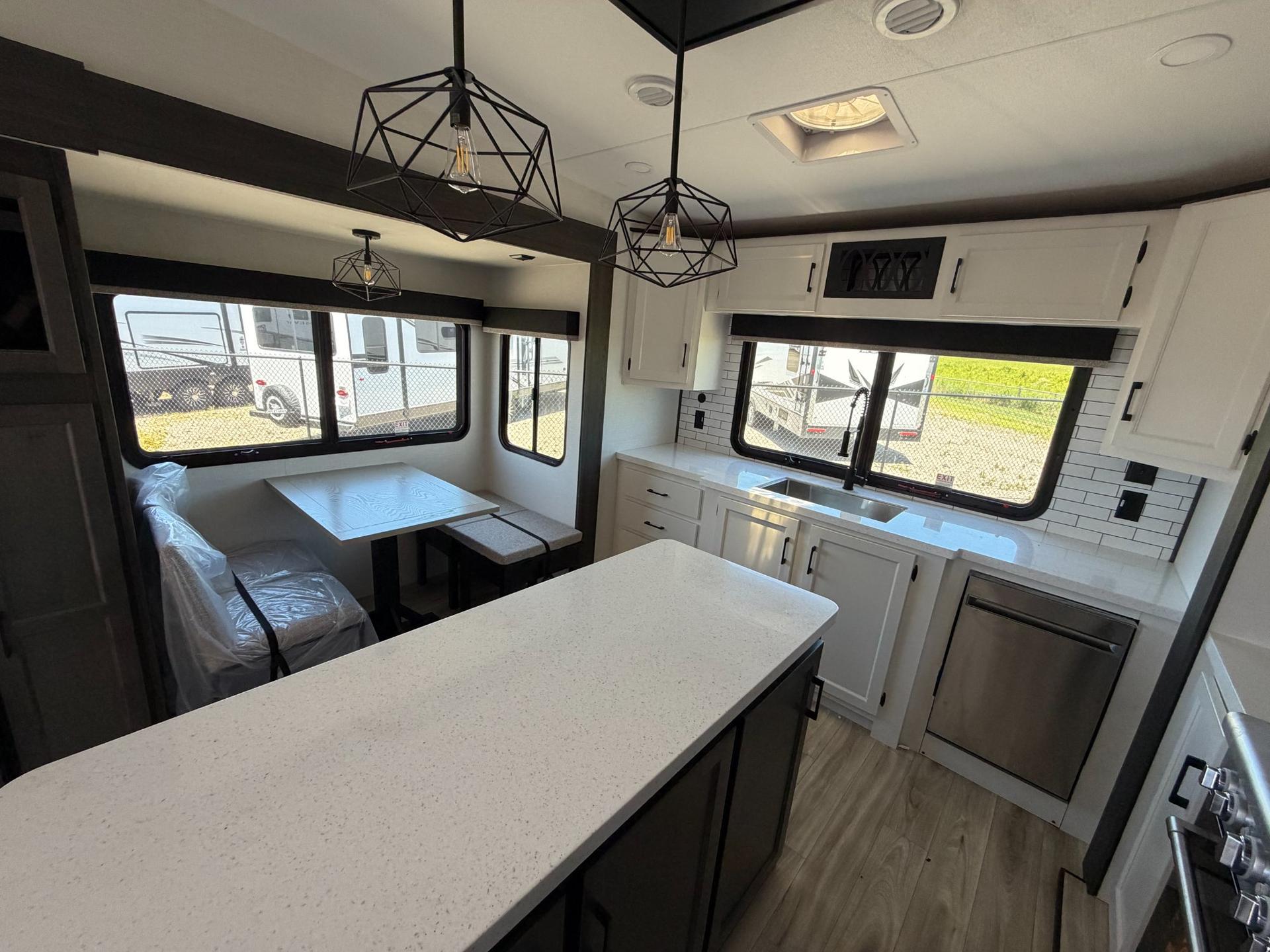 2027 Venture RV 2027 Venture RV SportTrek Touring Edition - thumbnail 15
