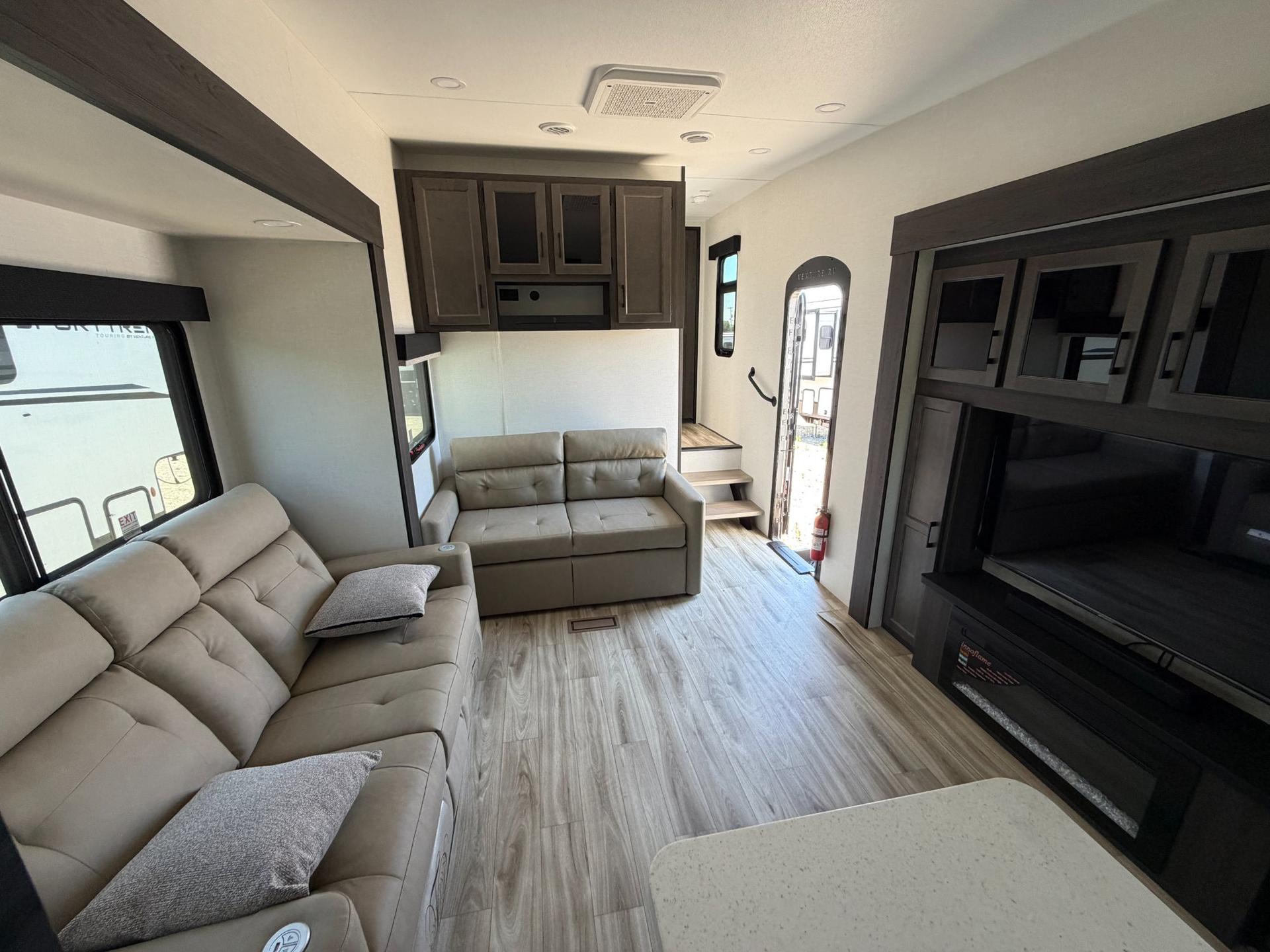 2027 Venture RV 2027 Venture RV SportTrek Touring Edition - thumbnail 17