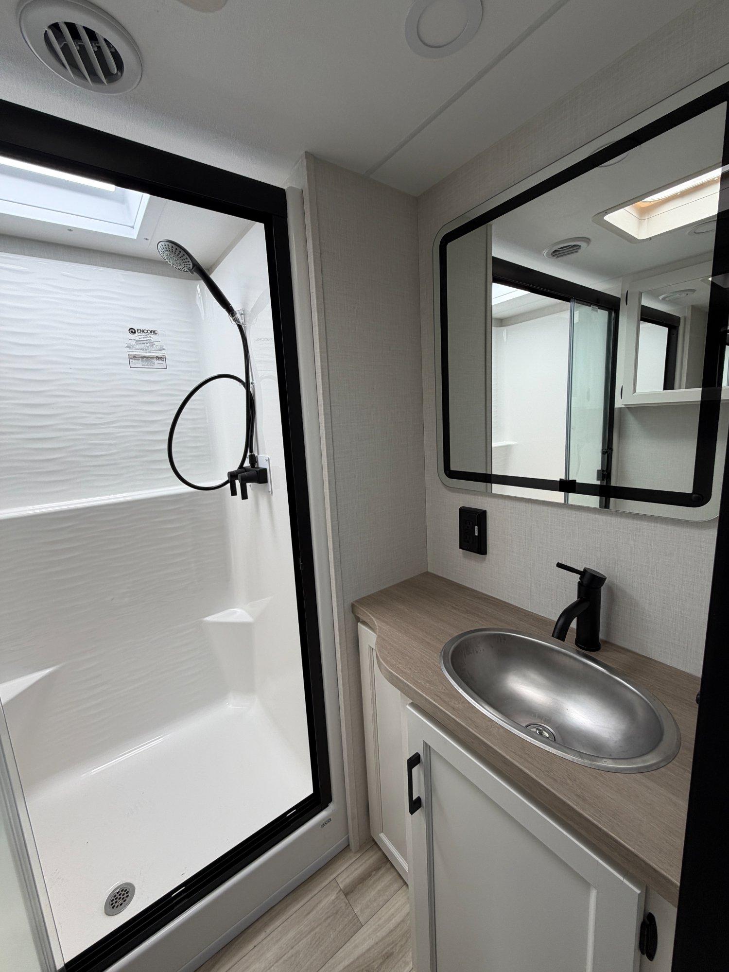 2027 Venture RV 2027 Venture RV SportTrek Touring Edition - thumbnail 19