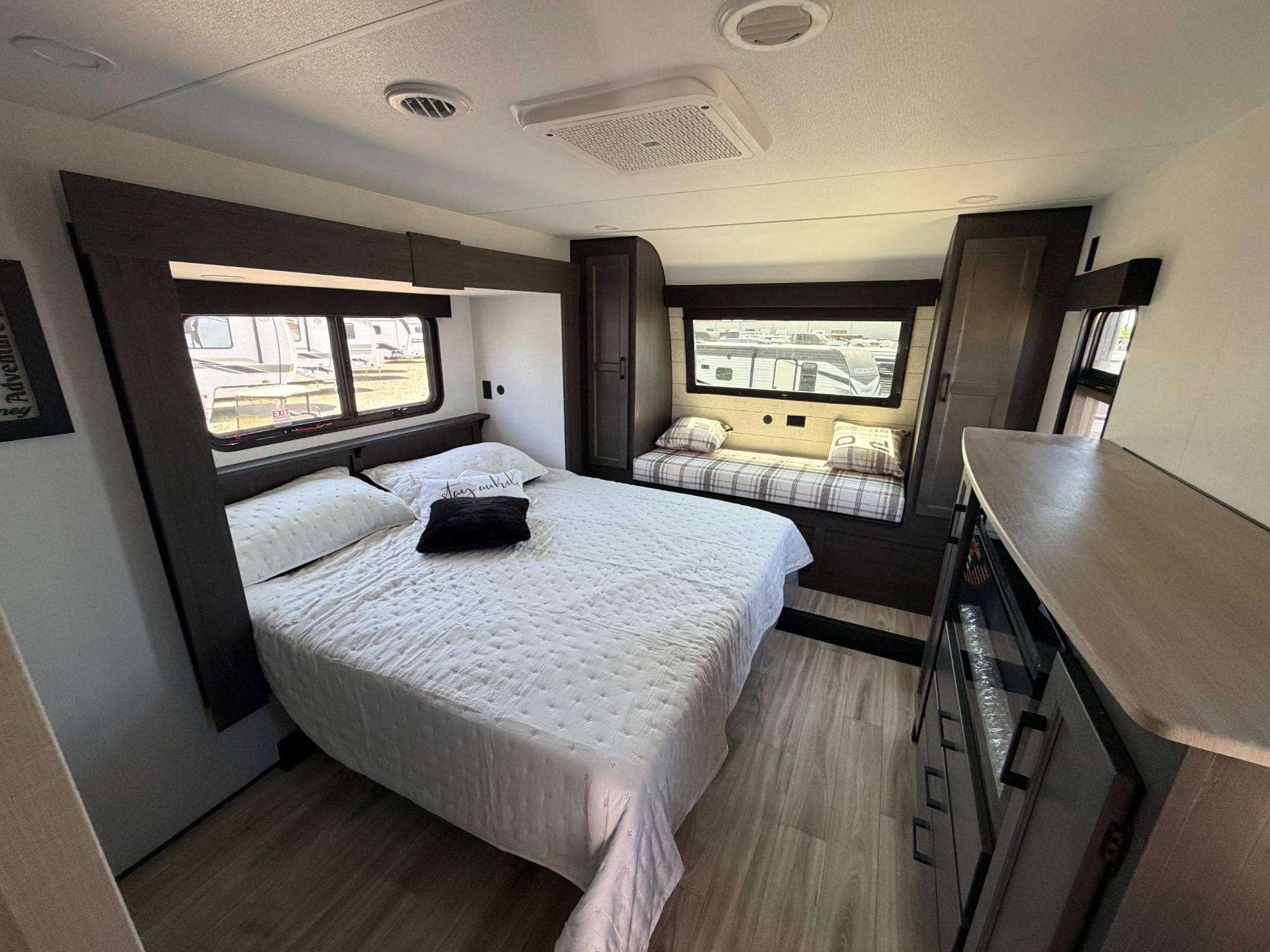 2027 Venture RV 2027 Venture RV SportTrek Touring Edition - thumbnail 21