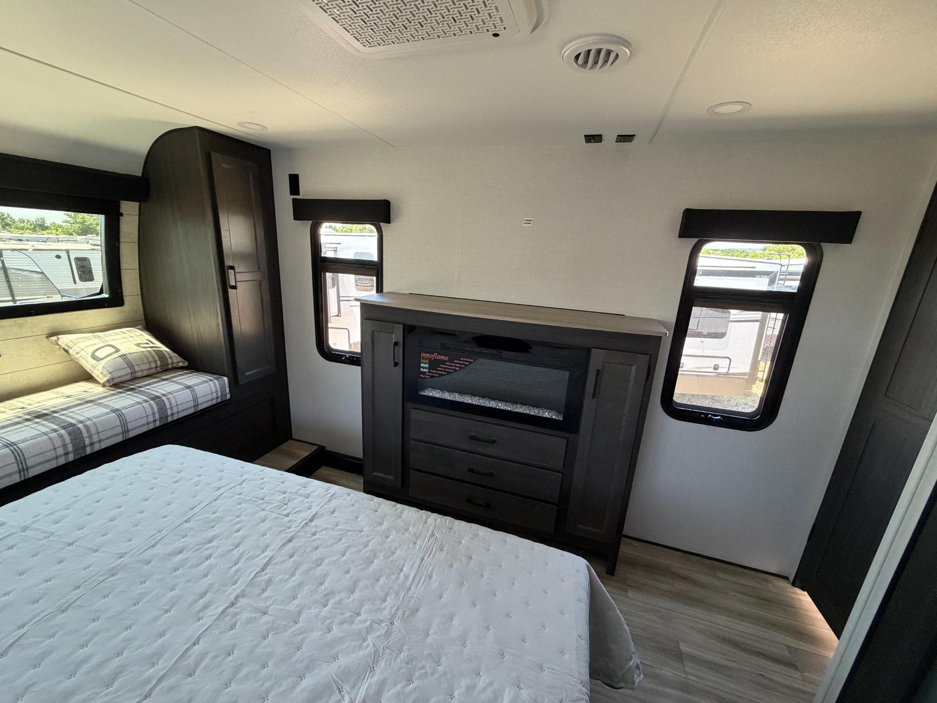 2027 Venture RV 2027 Venture RV SportTrek Touring Edition - thumbnail 25