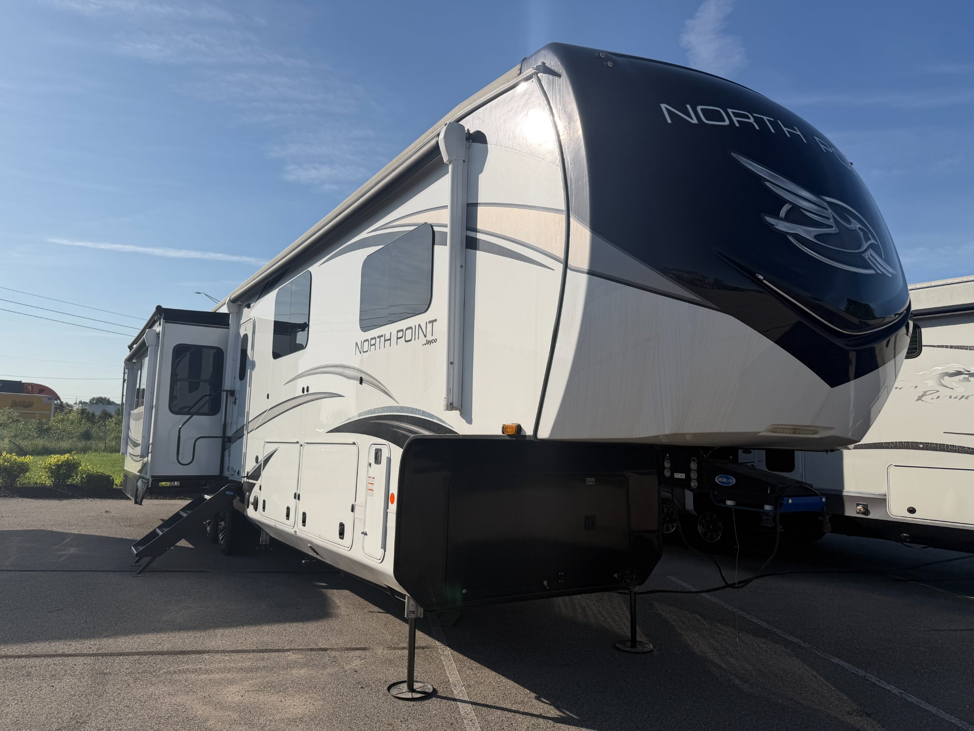 2023 Jayco North Point 377RLBH