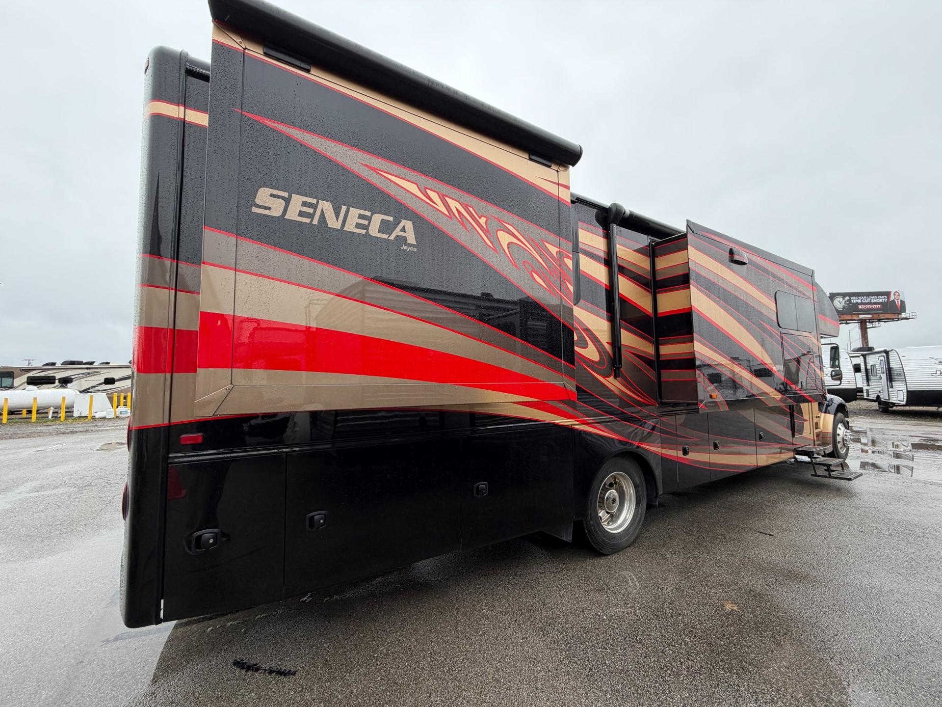 2017 Jayco 2017 Jayco Seneca - thumbnail 5