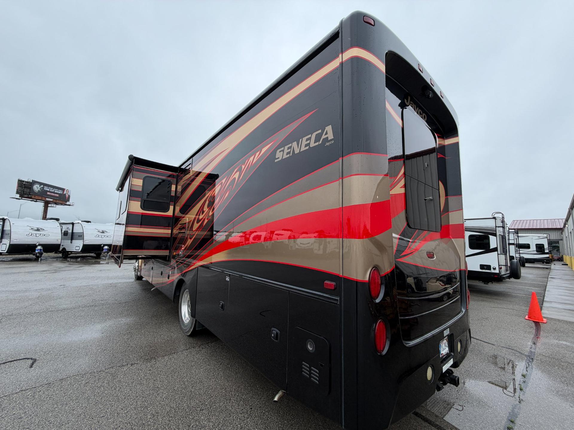 2017 Jayco 2017 Jayco Seneca - thumbnail 6