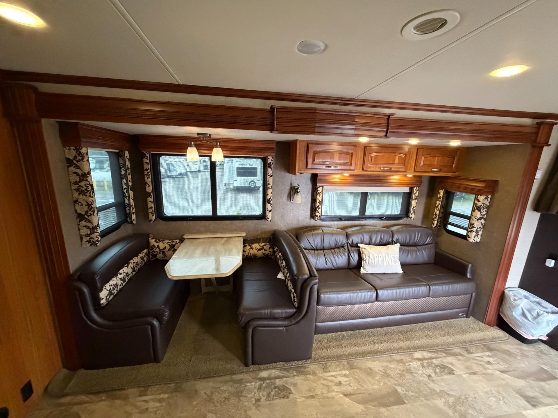 2017 Jayco 2017 Jayco Seneca - thumbnail 15