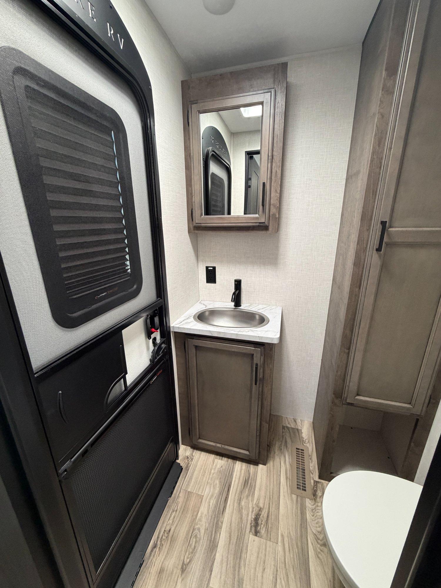 2024 Venture RV 2024 Venture RV SportTrek Touring - thumbnail 12
