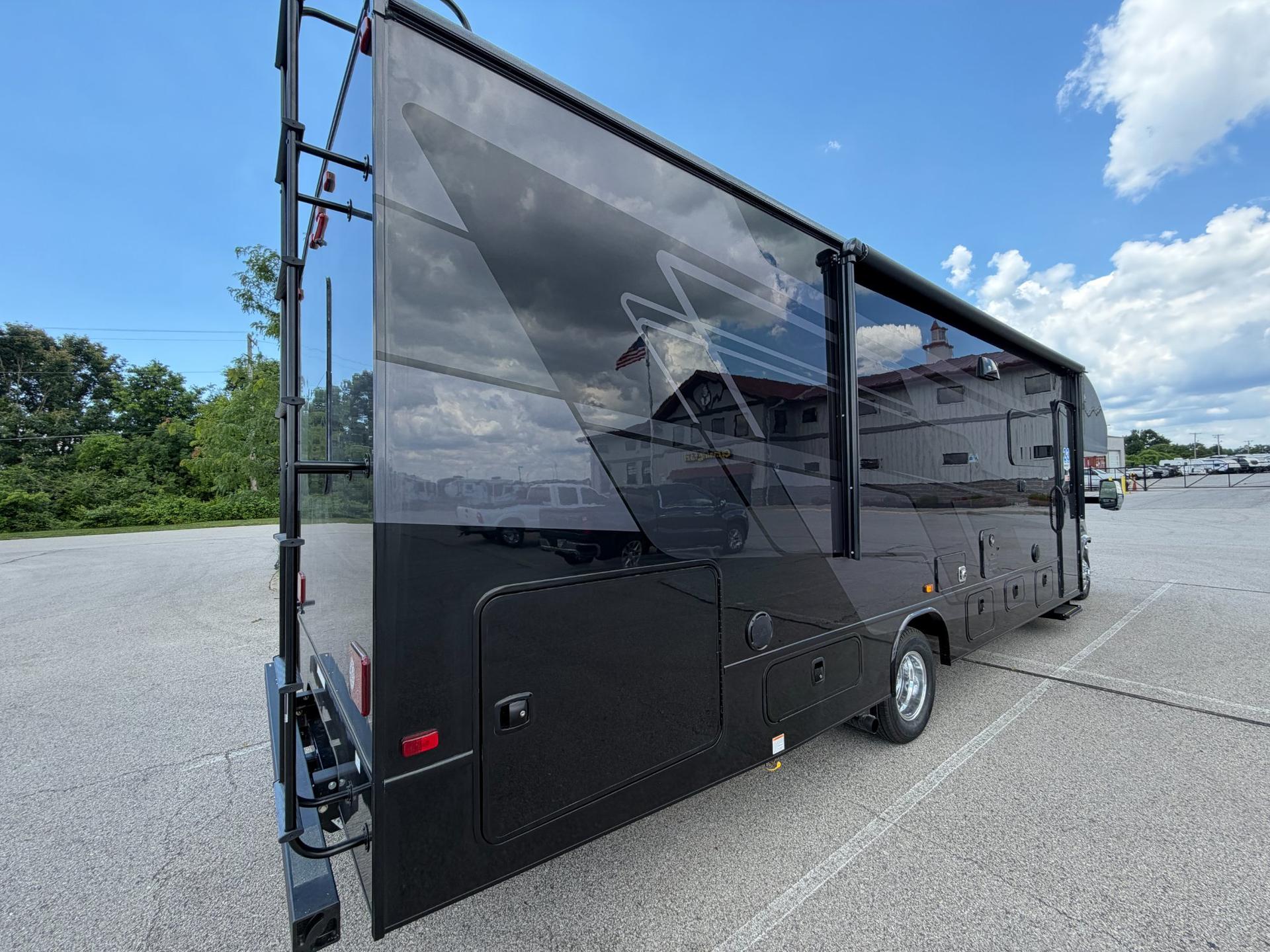 2027 Jayco 2027 Jayco Greyhawk - thumbnail 5
