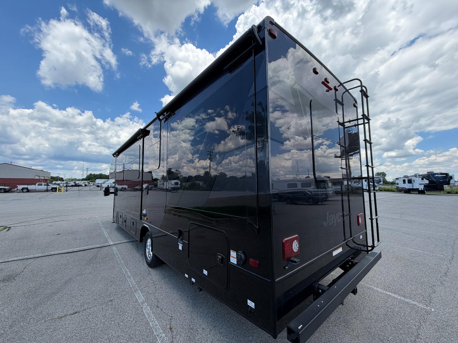 2027 Jayco 2027 Jayco Greyhawk - thumbnail 6