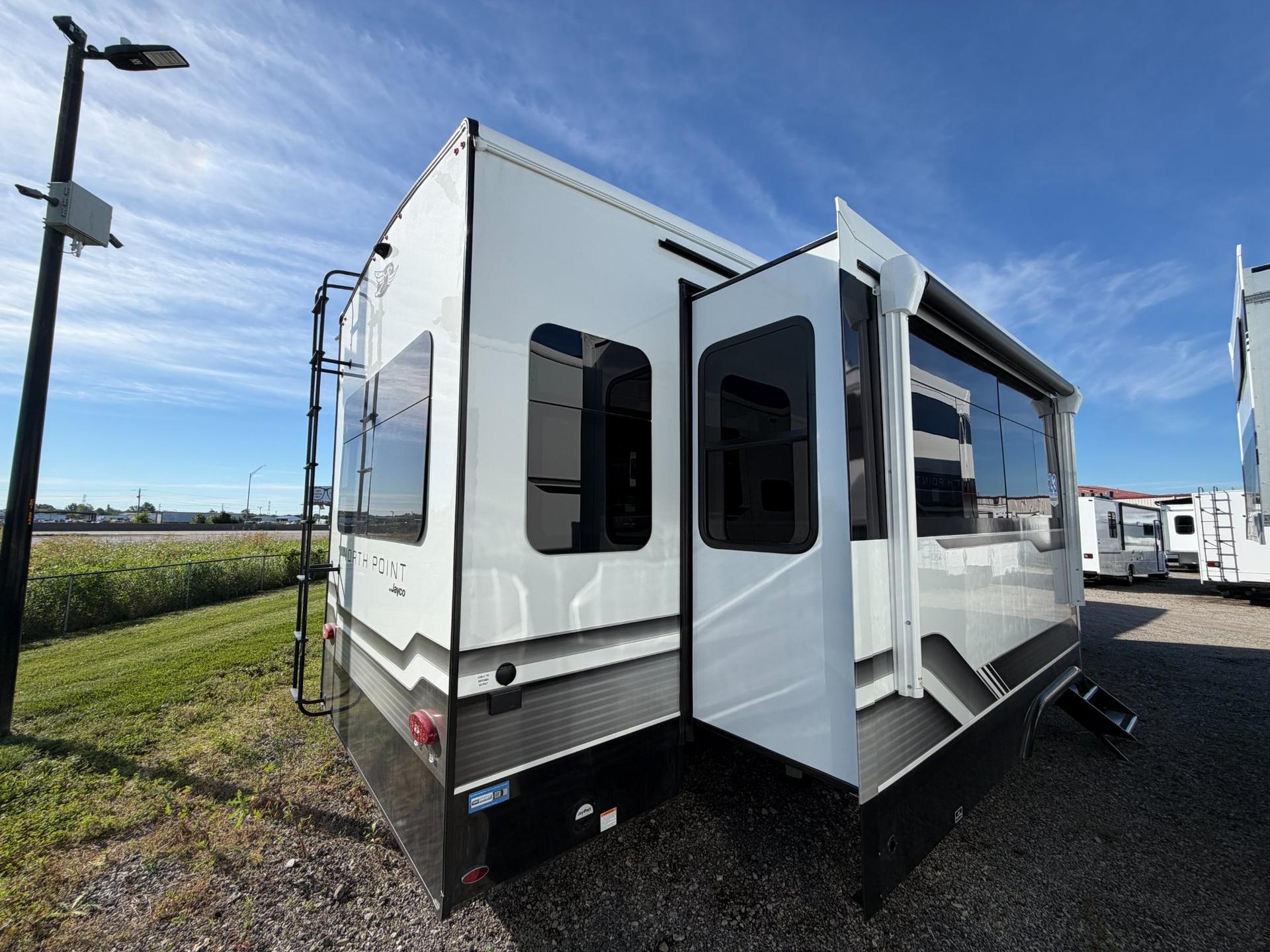 2027 Jayco 2027 Jayco North Point - thumbnail 5