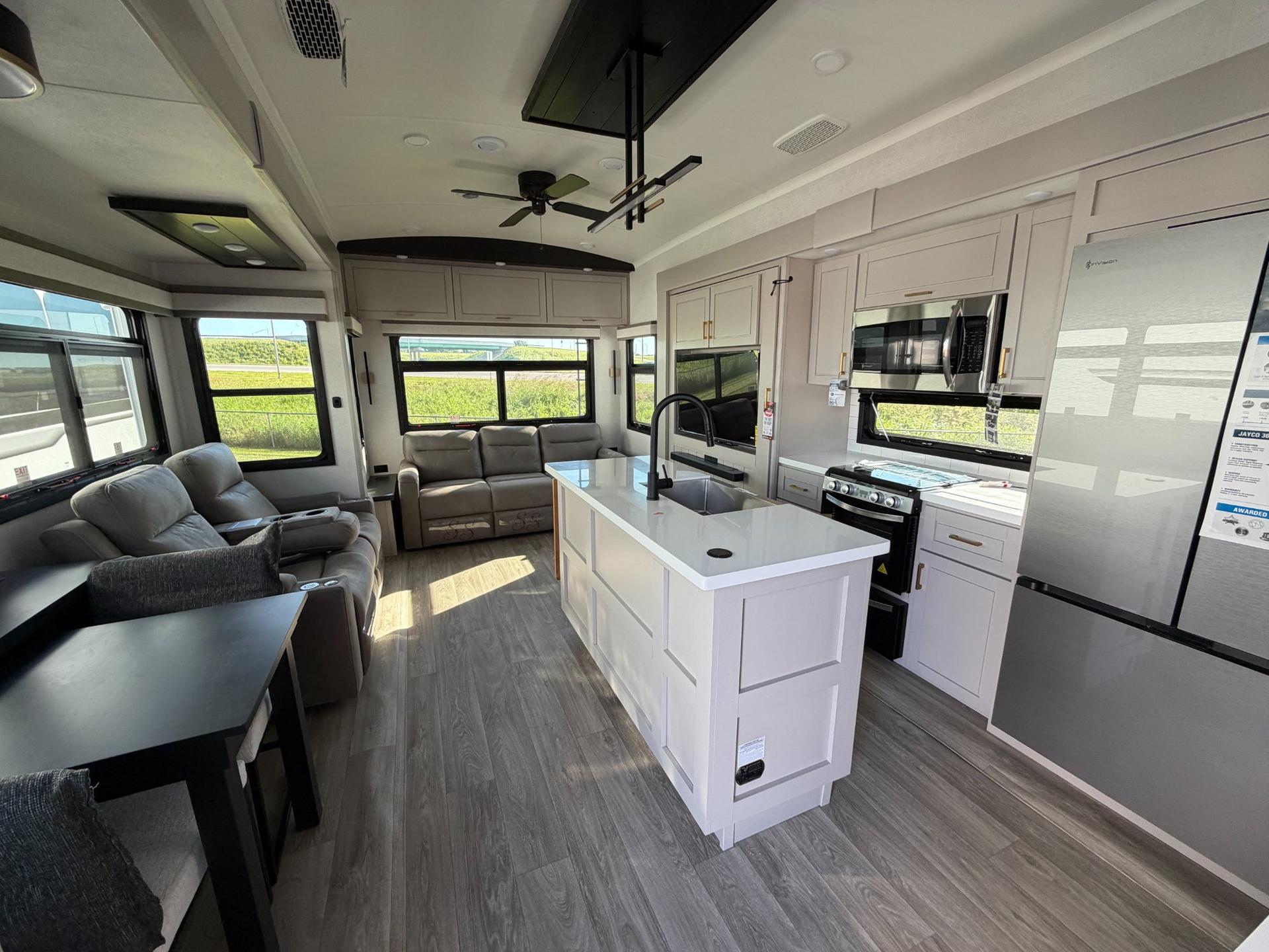 2027 Jayco 2027 Jayco North Point - thumbnail 8