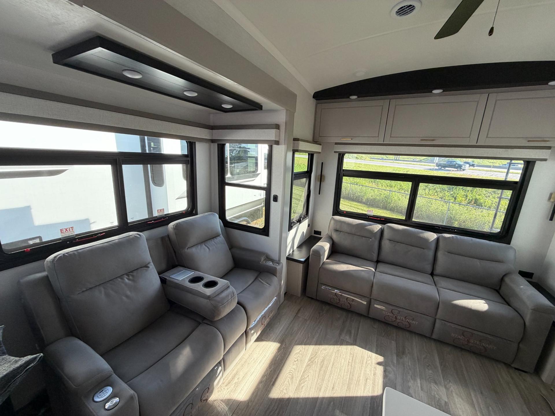 2027 Jayco 2027 Jayco North Point - thumbnail 12
