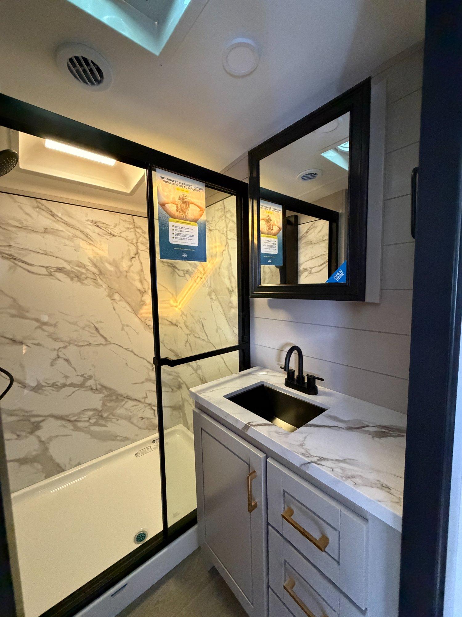 2027 Jayco 2027 Jayco North Point - thumbnail 17