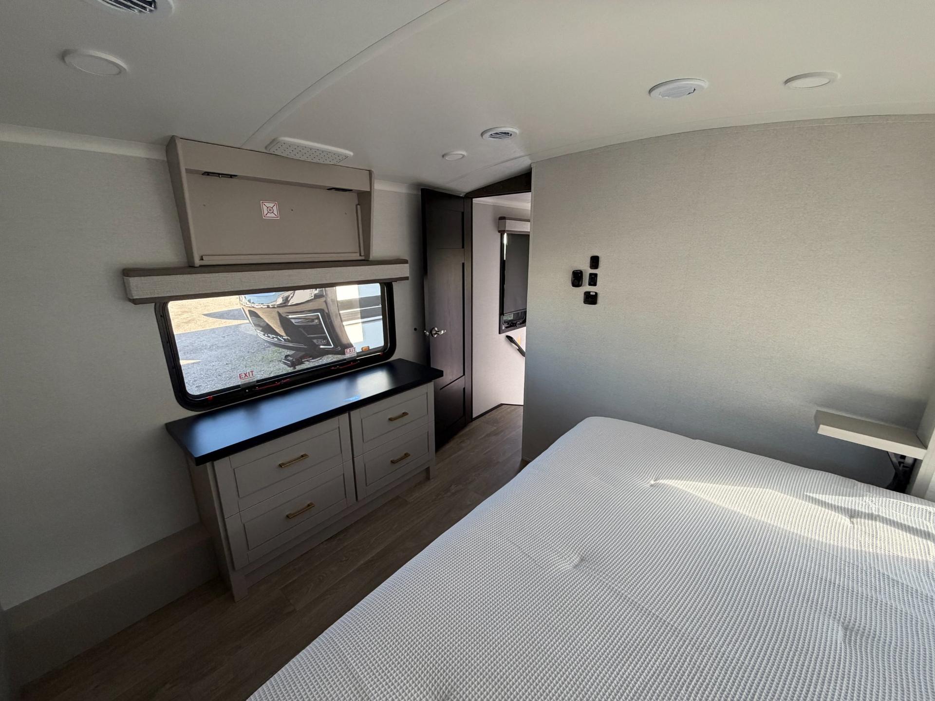 2027 Jayco 2027 Jayco North Point - thumbnail 24