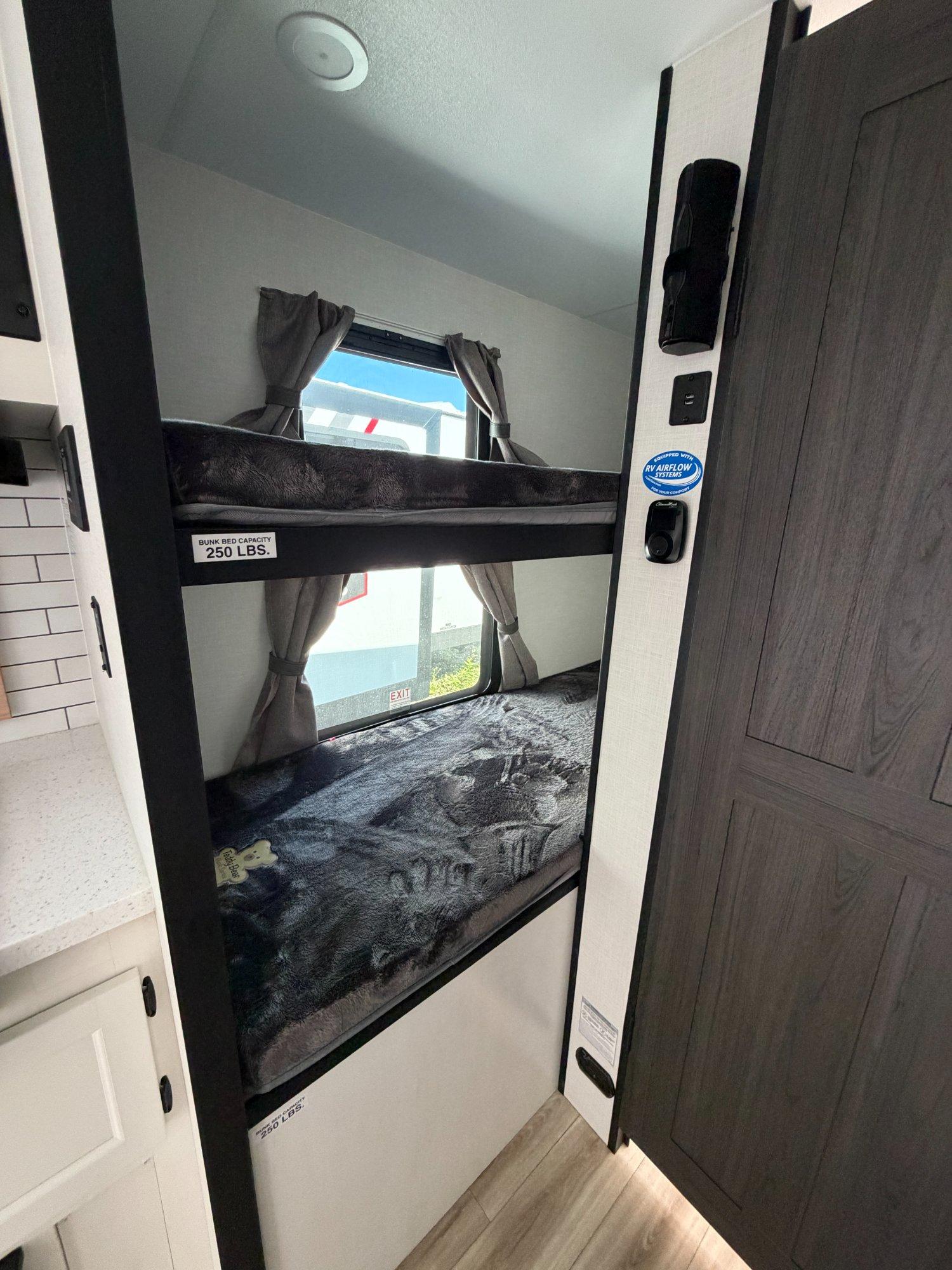 2026 Venture RV 2026 Venture RV SportTrek Stinger - thumbnail 14