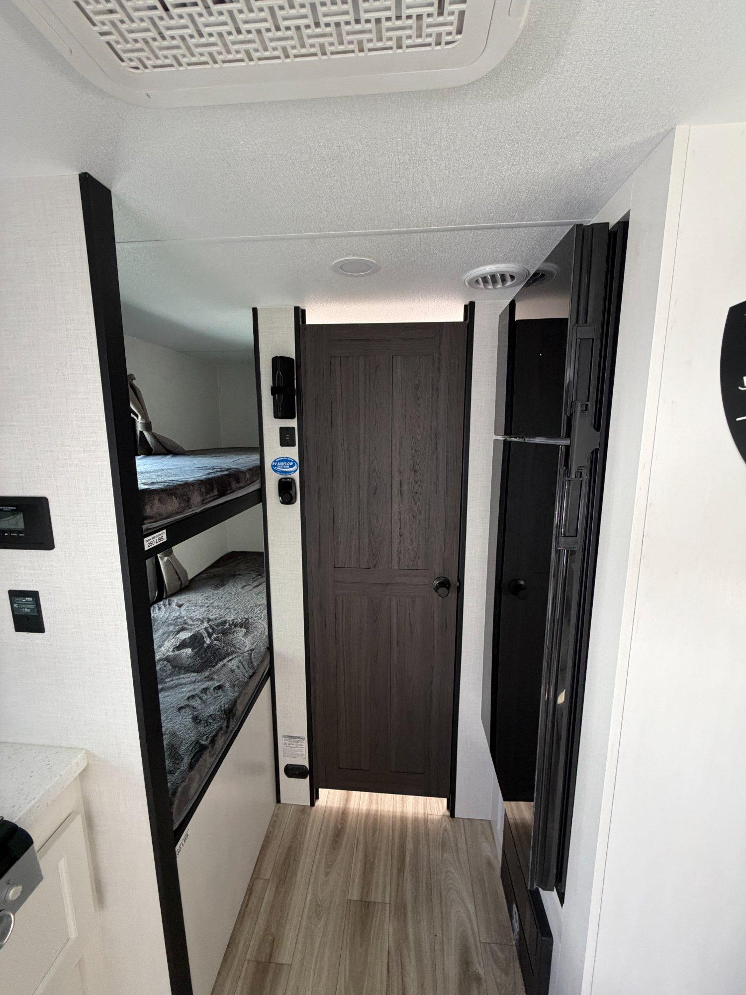 2026 Venture RV 2026 Venture RV SportTrek Stinger - thumbnail 16